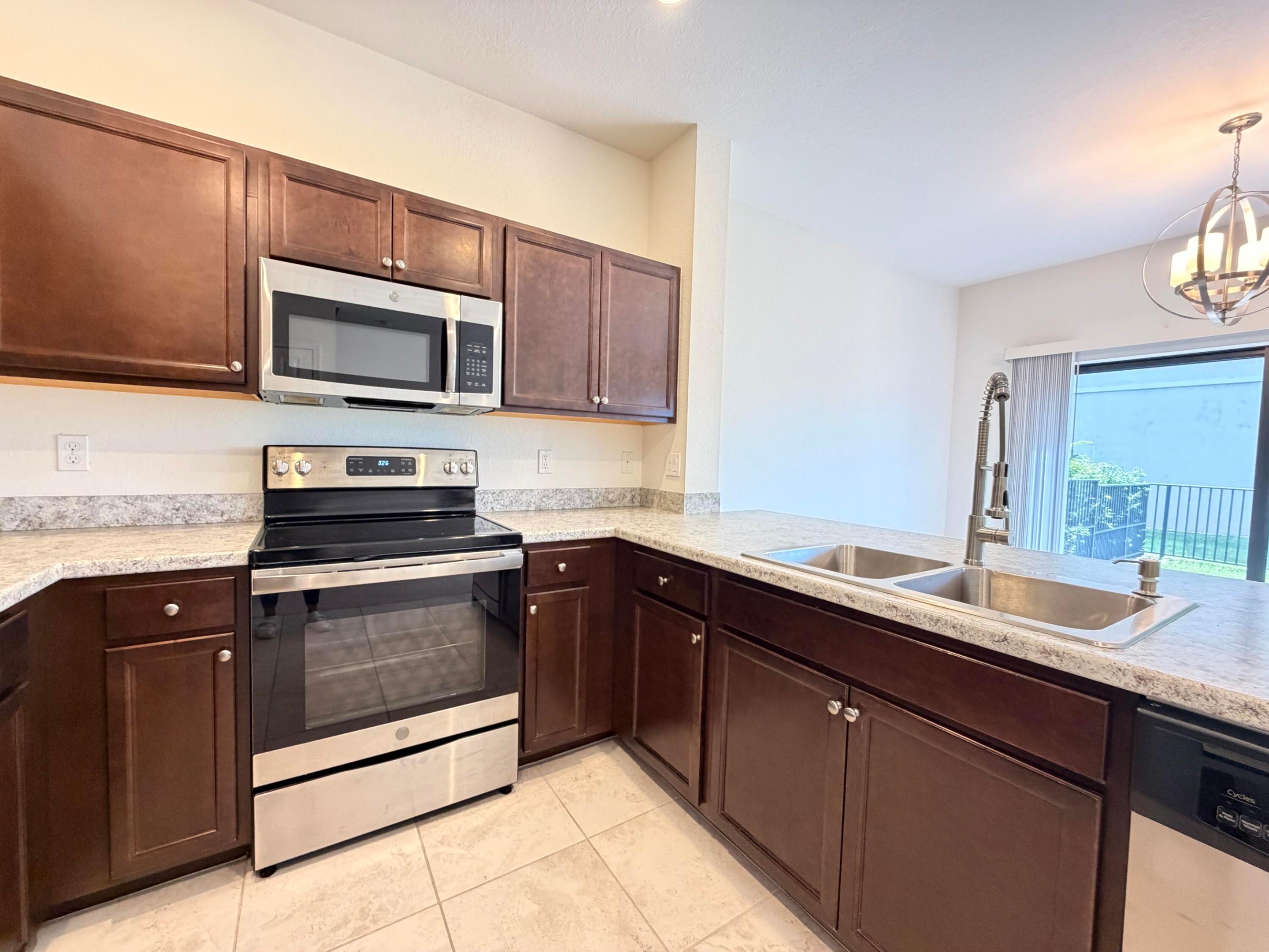 SABAL GROVE PLAT TWO - Residential Lease