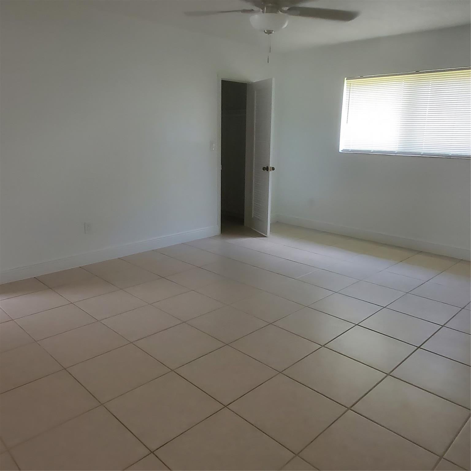 PEMBROKE LAKES SEC 6 - Residential Lease