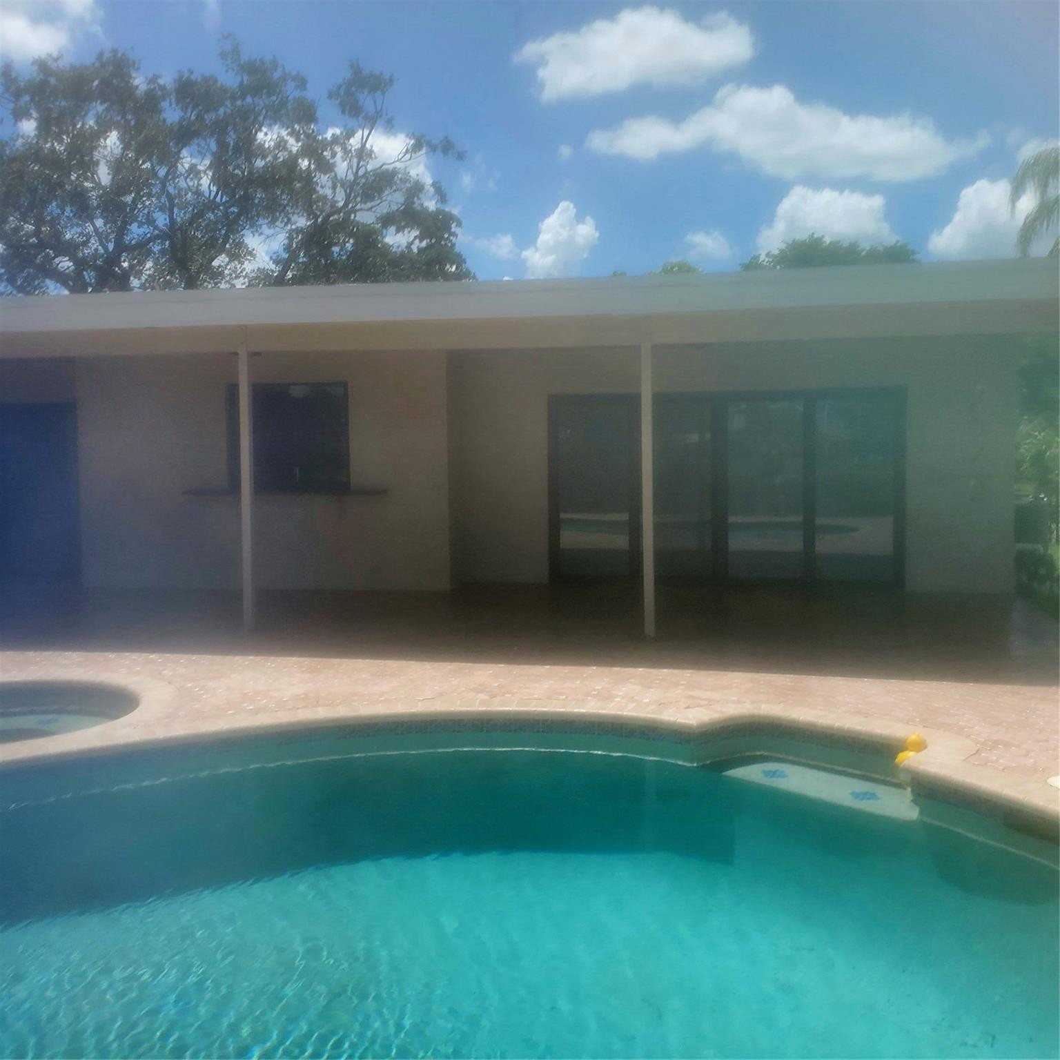 PEMBROKE LAKES SEC 6 - Residential Lease