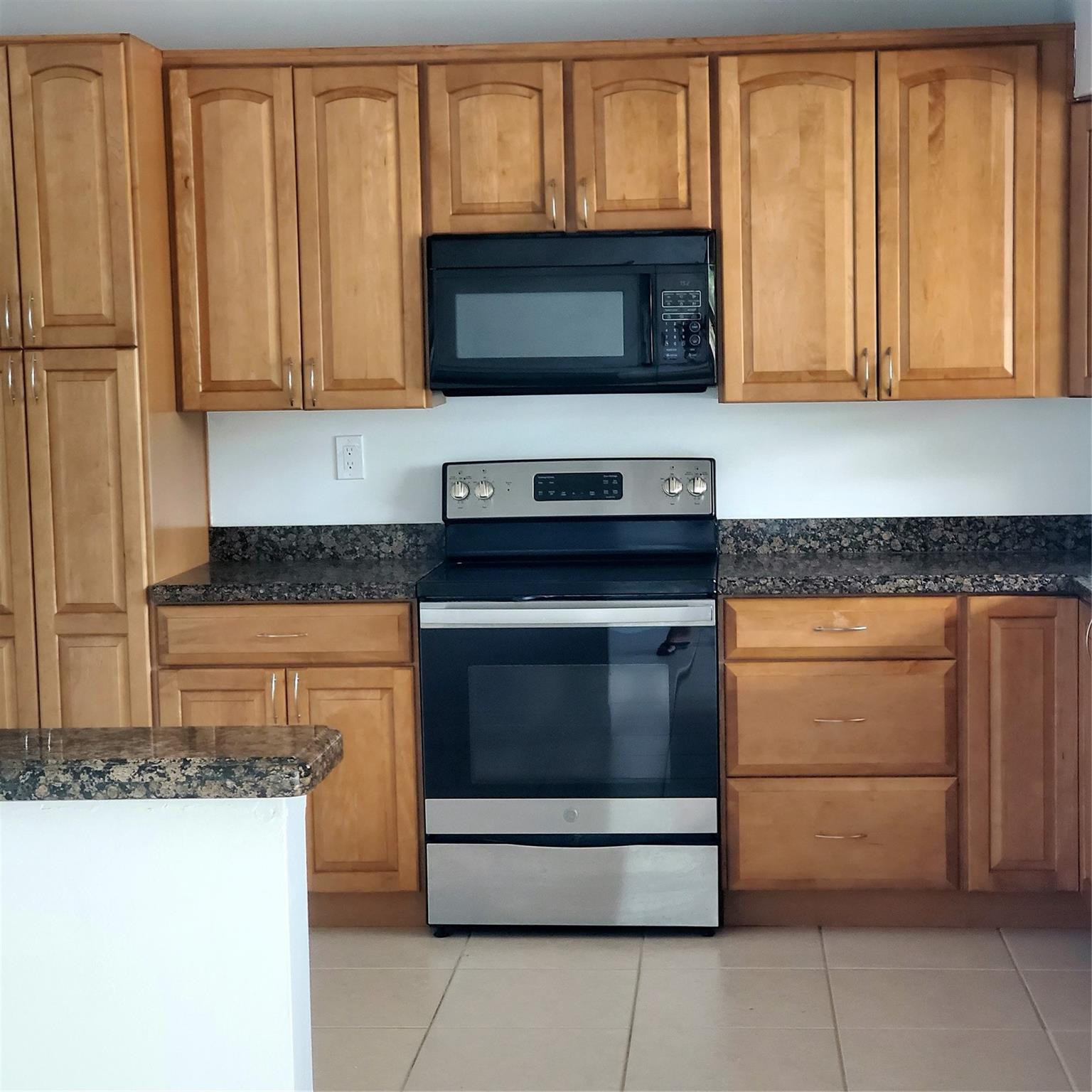 PEMBROKE LAKES SEC 6 - Residential Lease