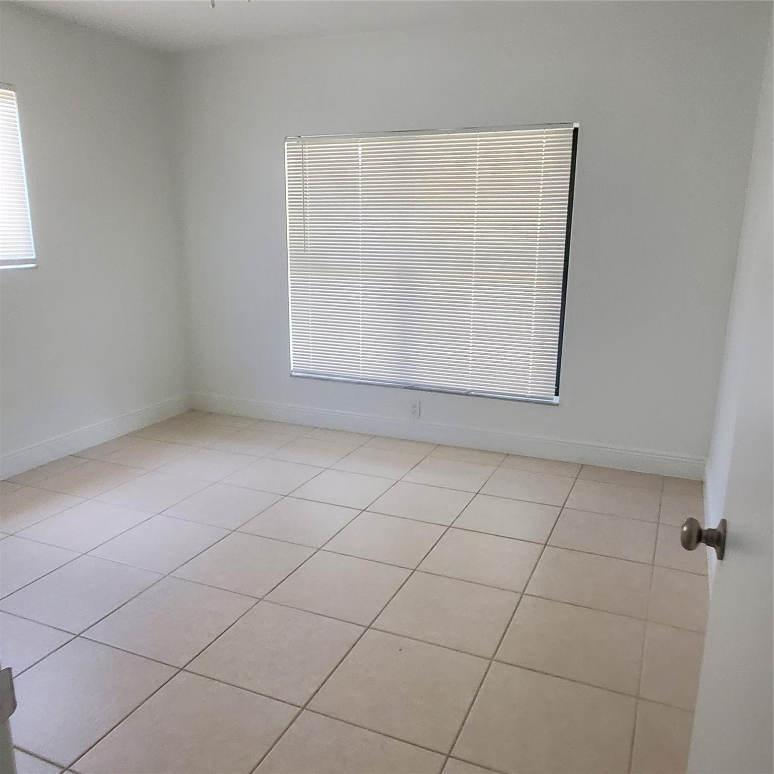 PEMBROKE LAKES SEC 6 - Residential Lease