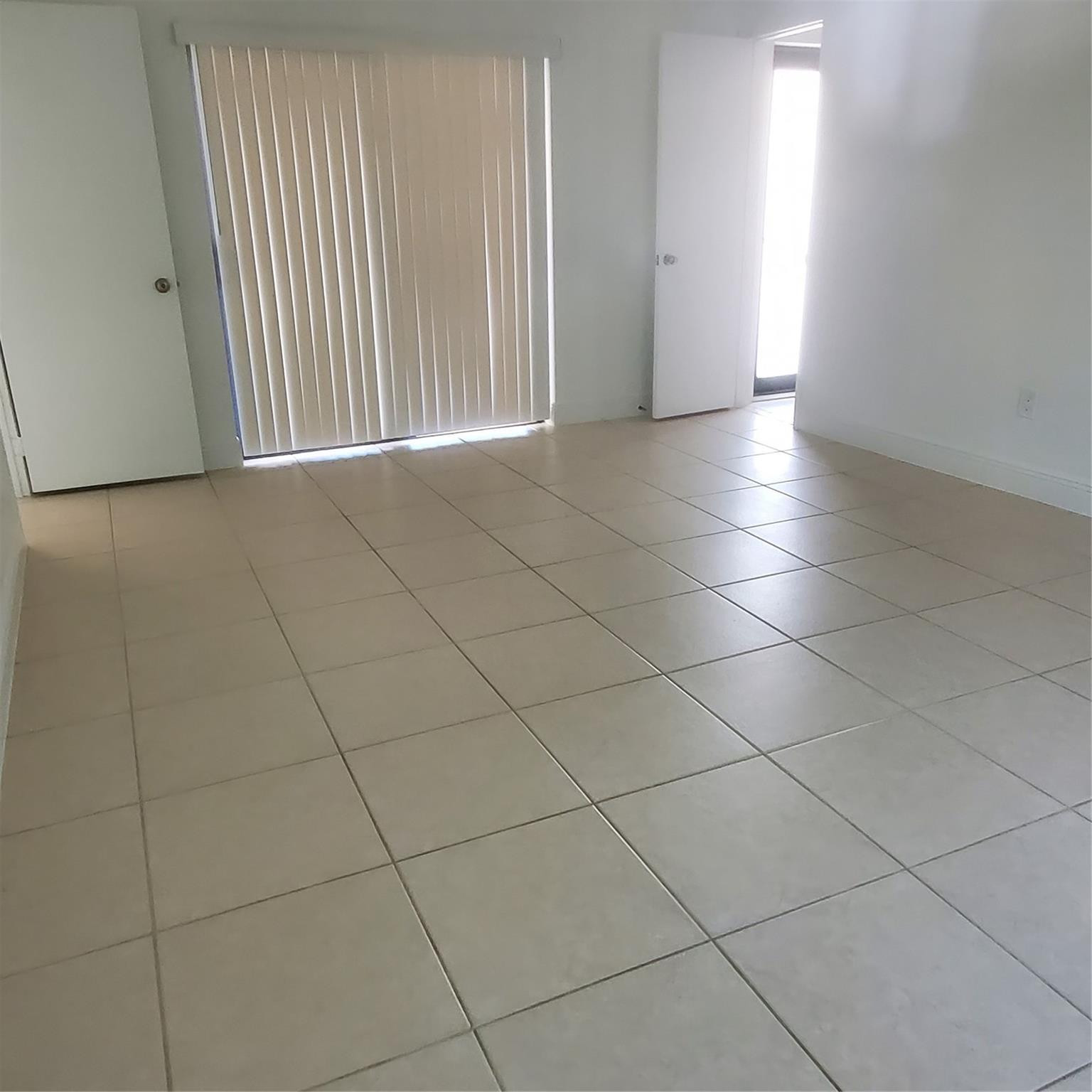 PEMBROKE LAKES SEC 6 - Residential Lease