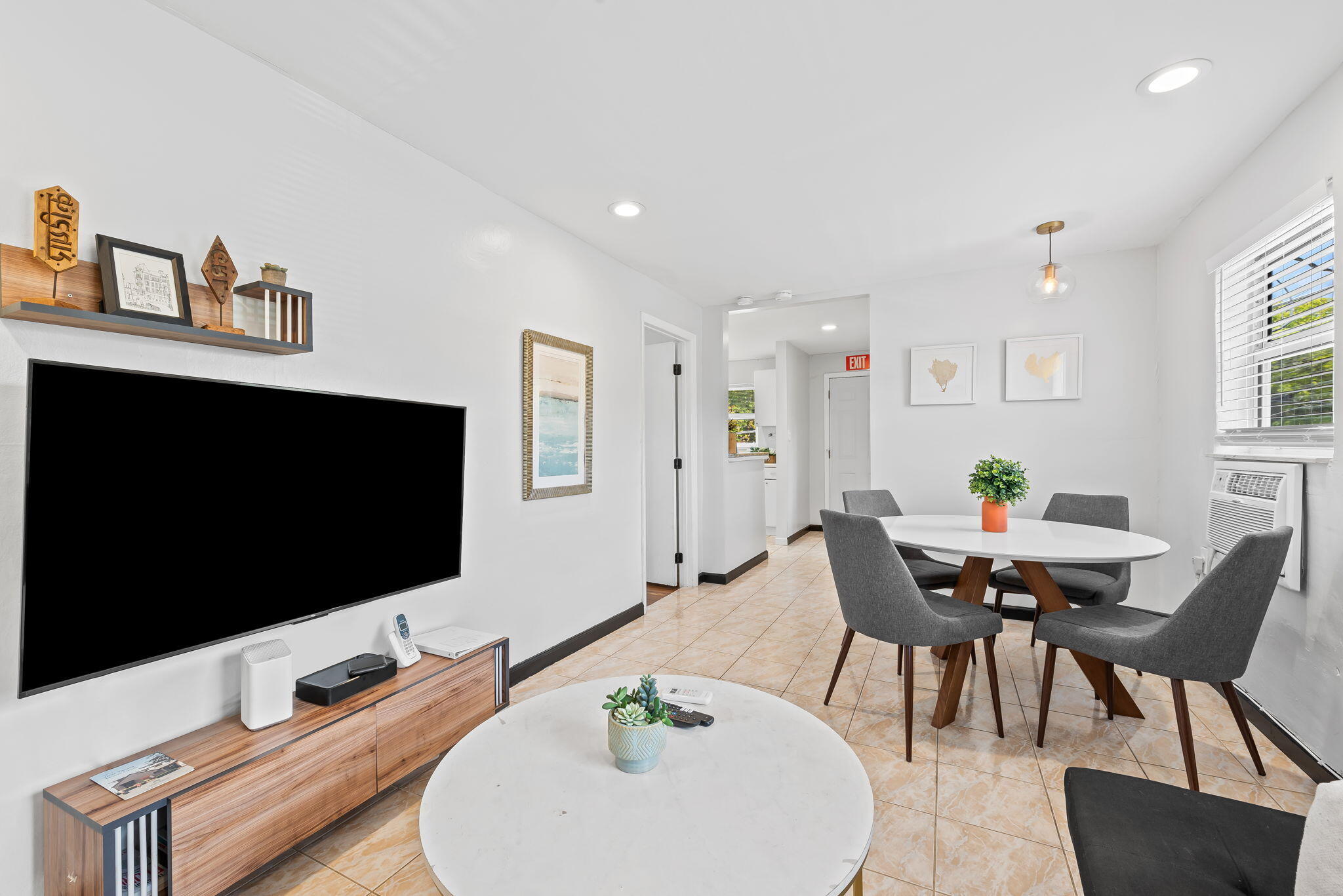 HOLLYWOOD - Residential Income