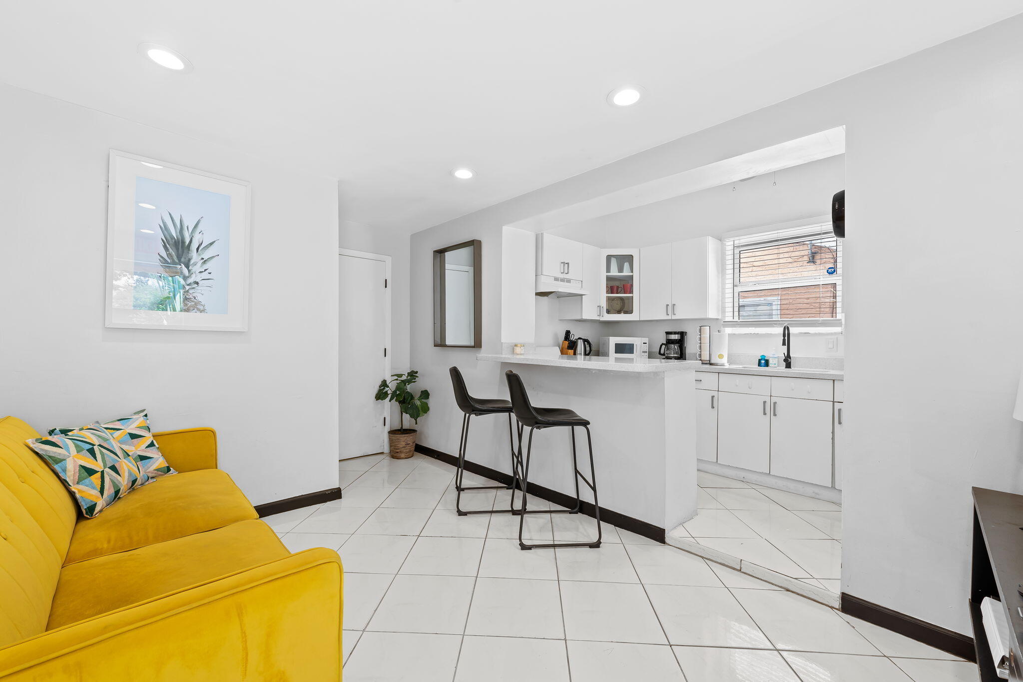 HOLLYWOOD - Residential Income