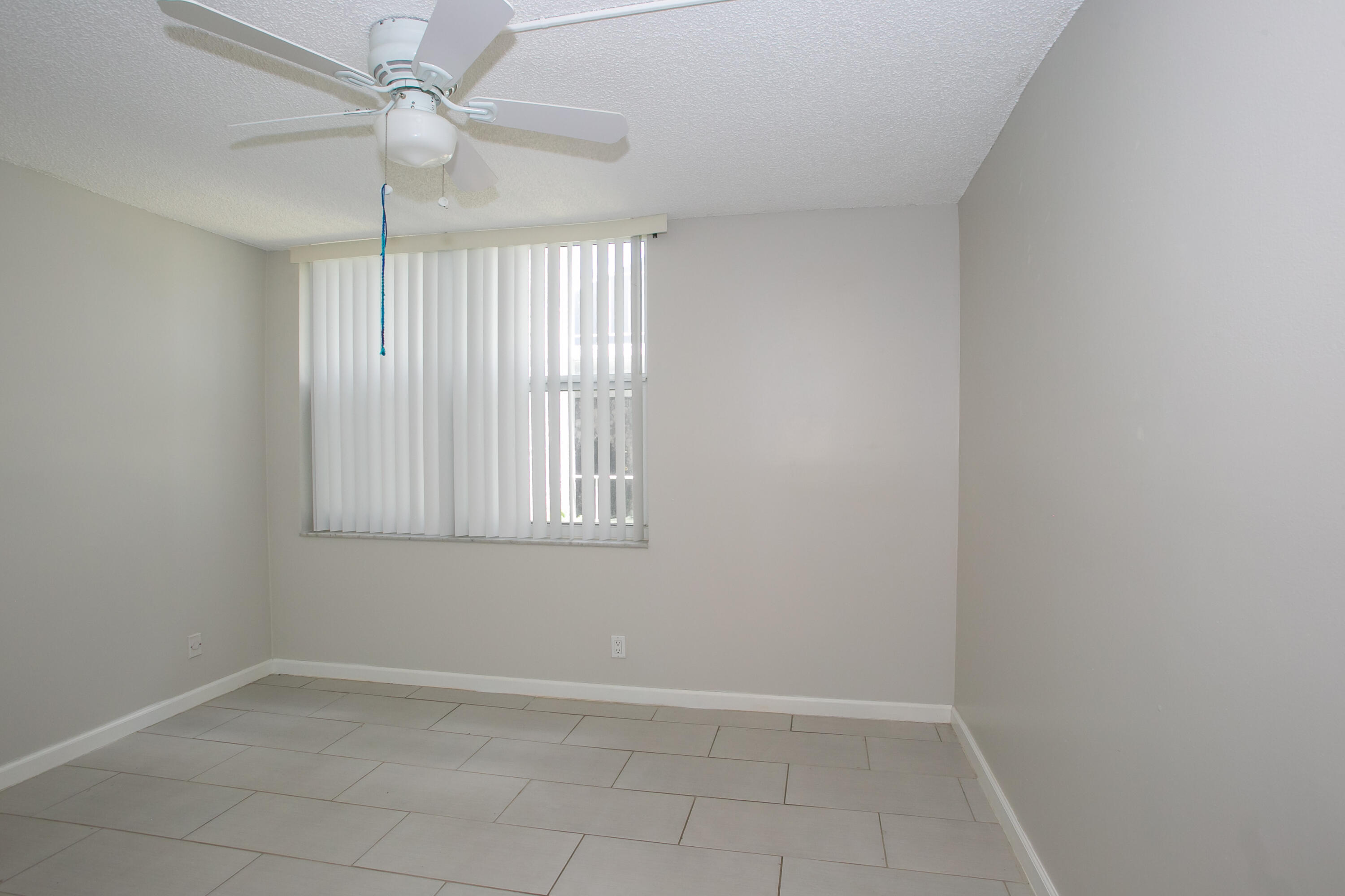 LIVE OAK CONDO ELEVEN - Residential Lease