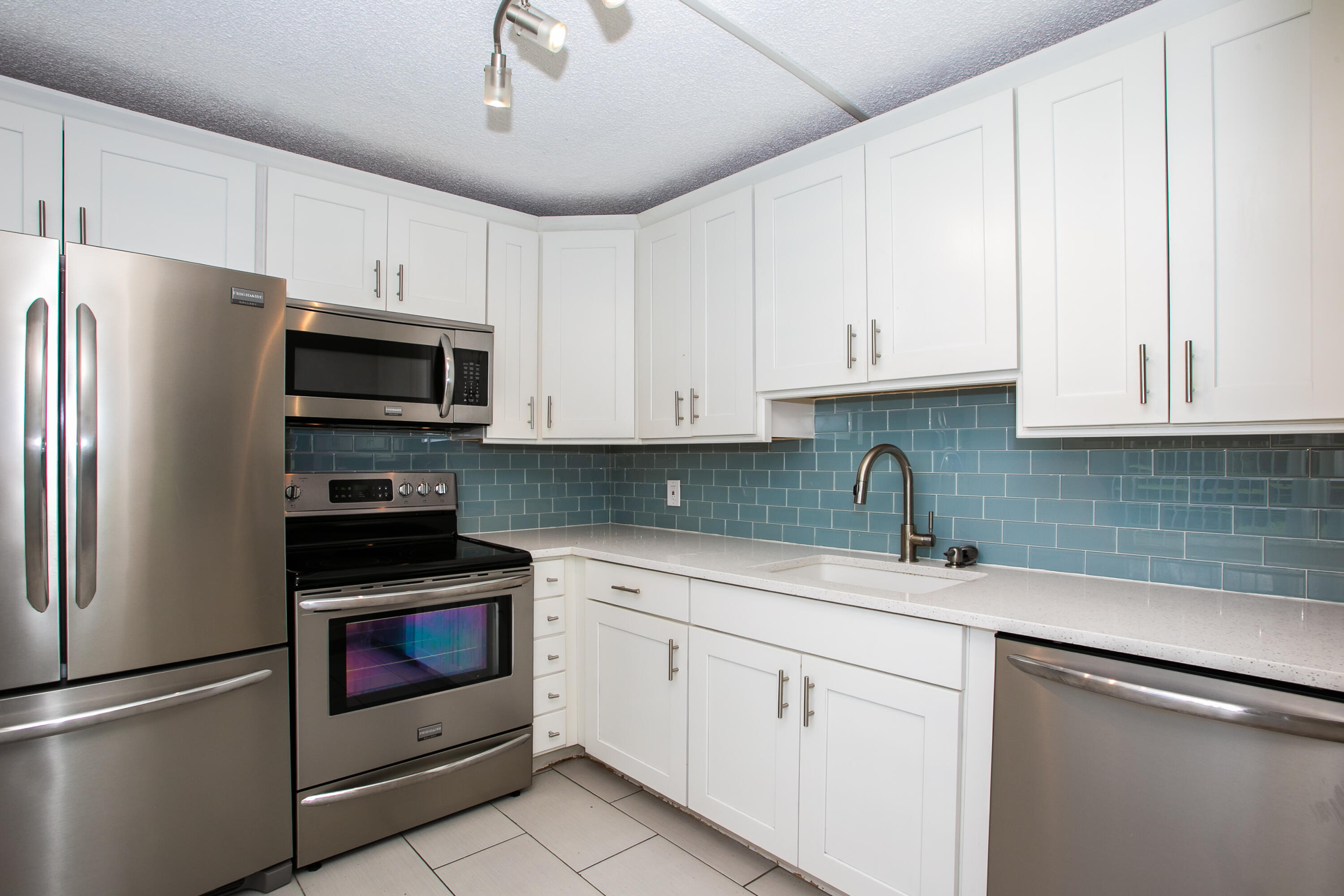 LIVE OAK CONDO ELEVEN - Residential Lease