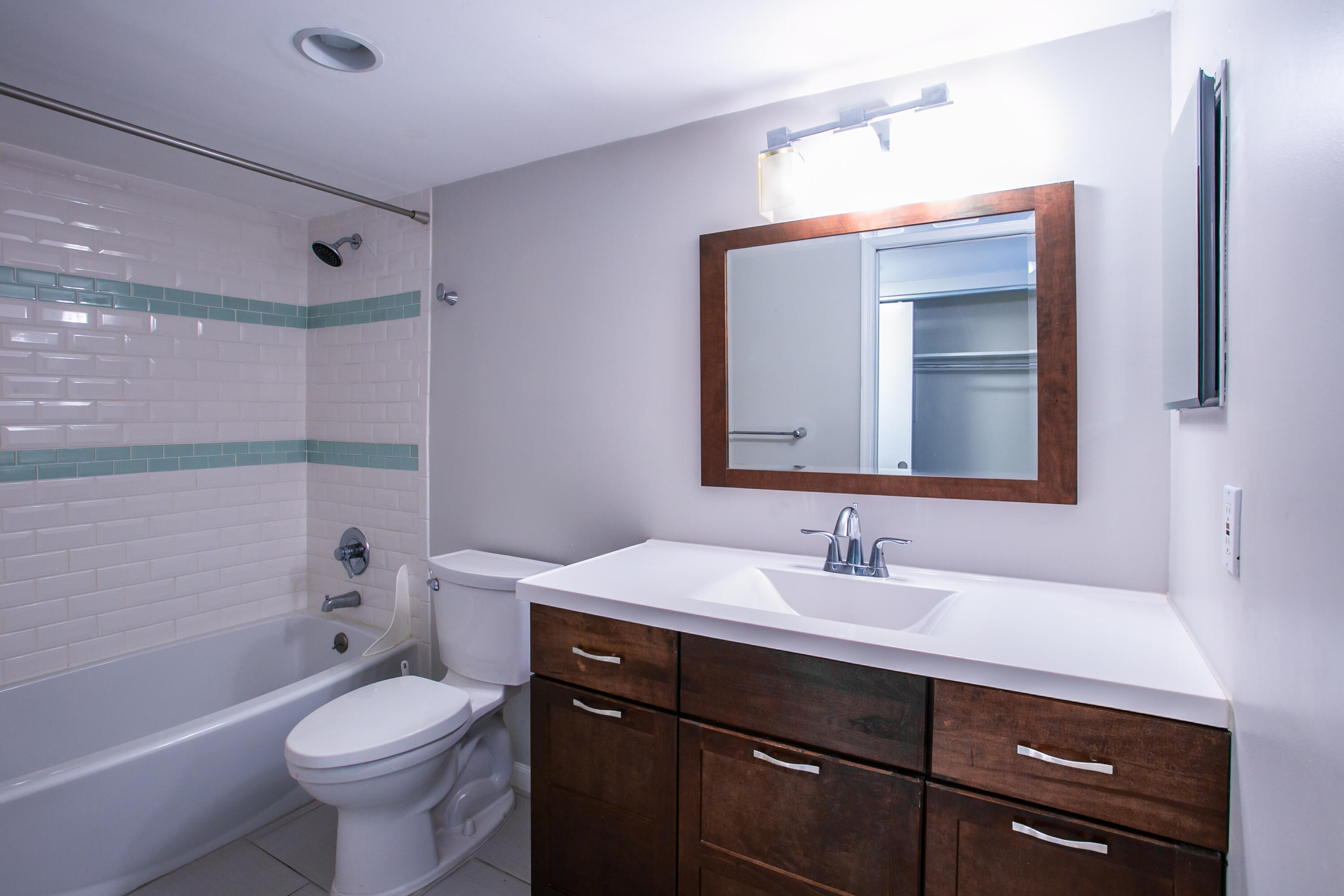 LIVE OAK CONDO ELEVEN - Residential Lease