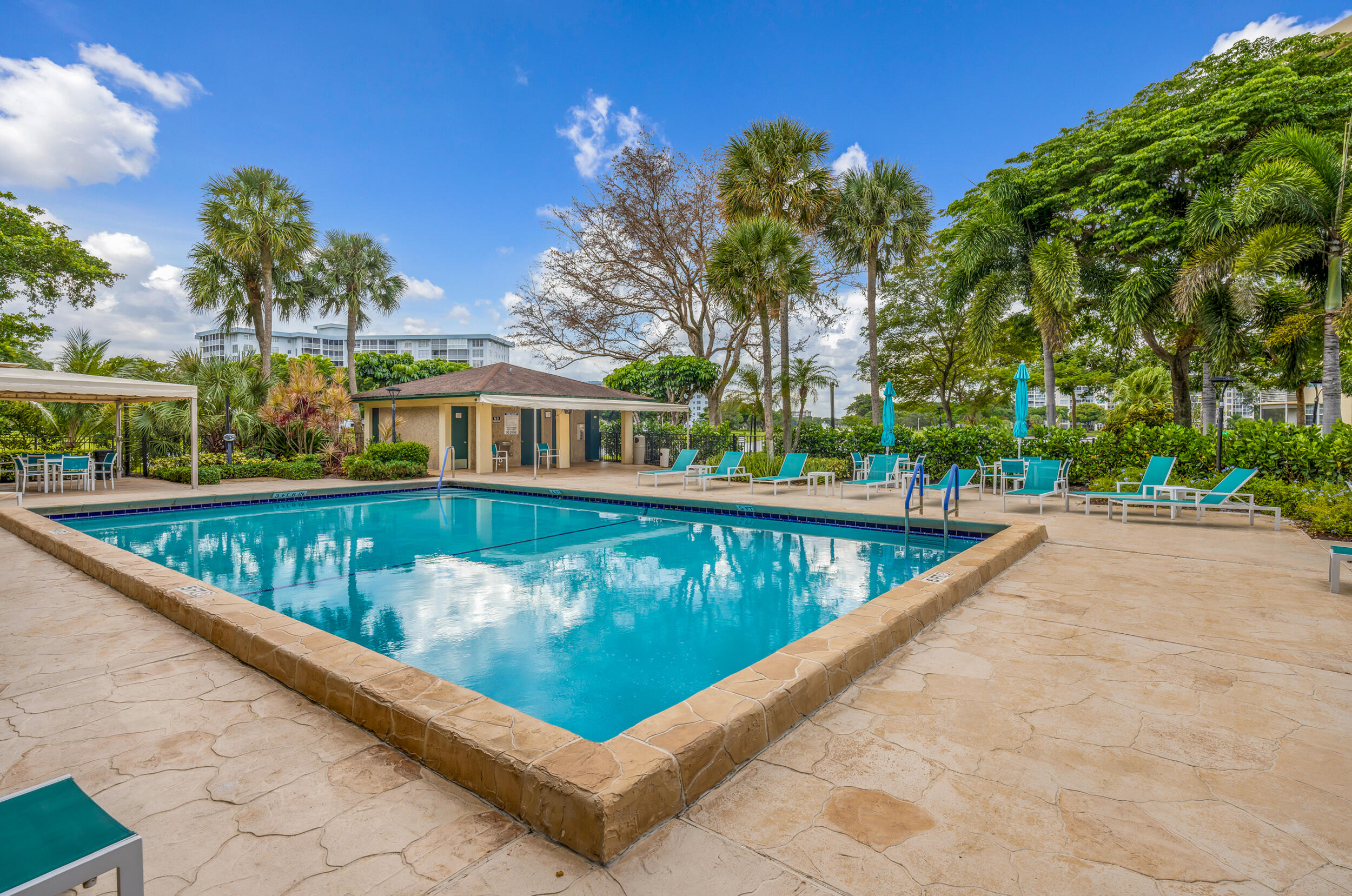 NO 52 PALM-AIRE COUNTRY CLUB - Residential