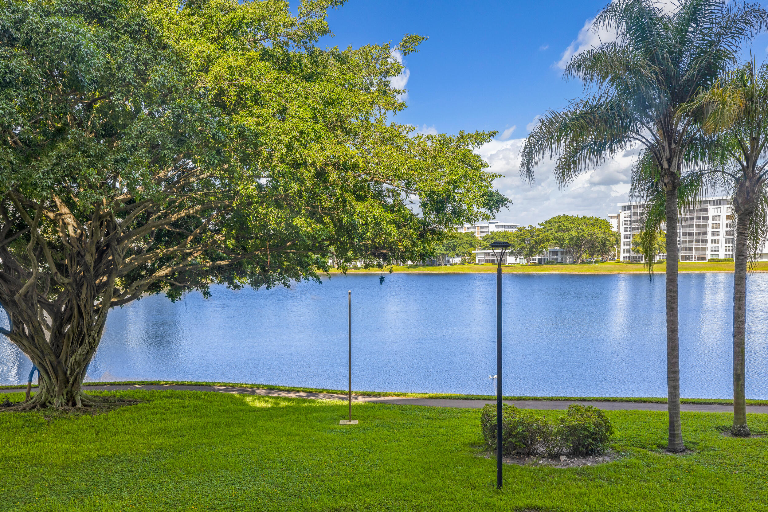 NO 52 PALM-AIRE COUNTRY CLUB - Residential