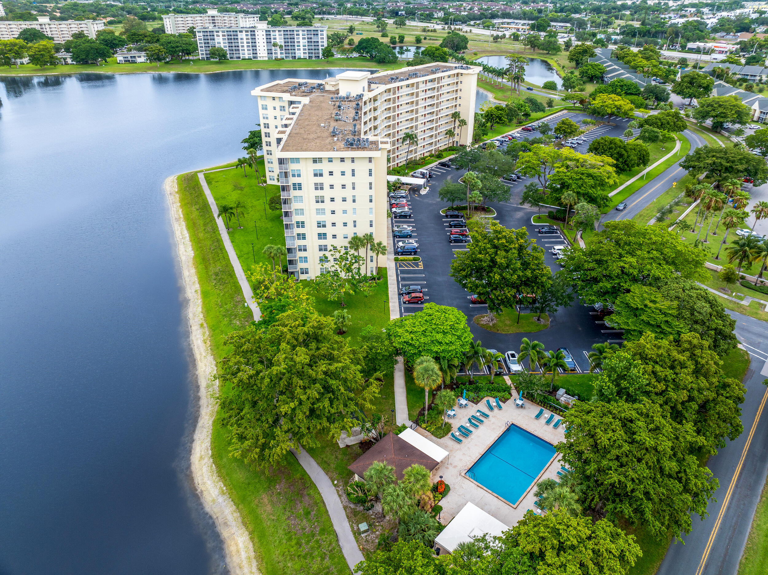 NO 52 PALM-AIRE COUNTRY CLUB - Residential