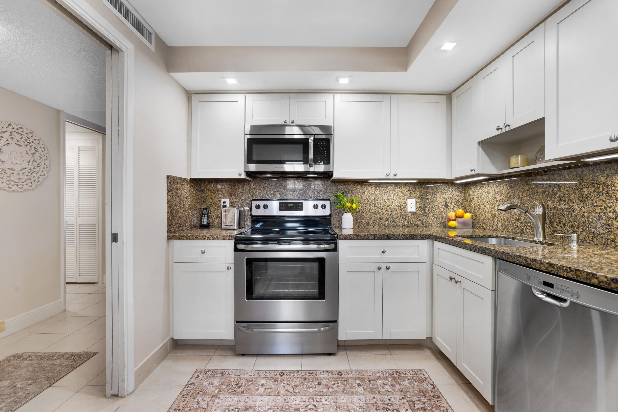NO 52 PALM-AIRE COUNTRY CLUB - Residential