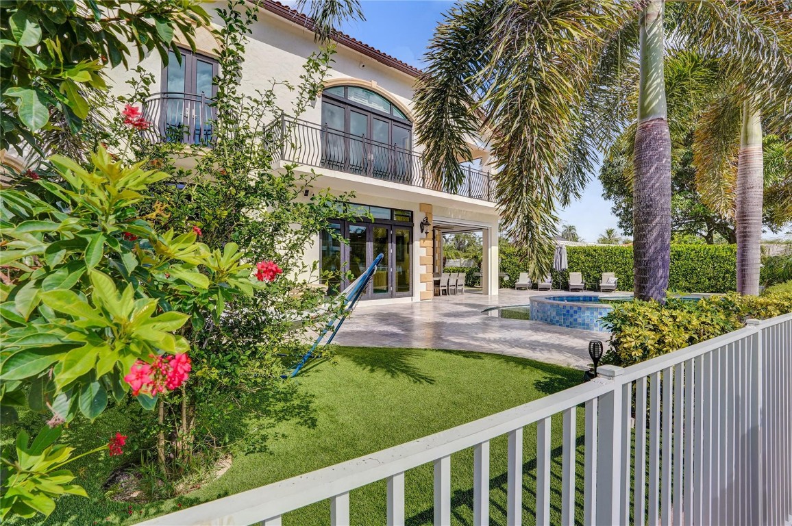 CORAL KEY VILLAS 3RD SEC - Residential