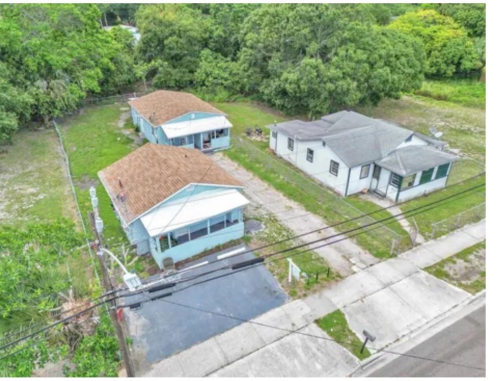 Multi family property generating $2,850 a month. Room to increase rents Property manager available to stay. Cash flow right away. DO NOT DISTURB TENANTS