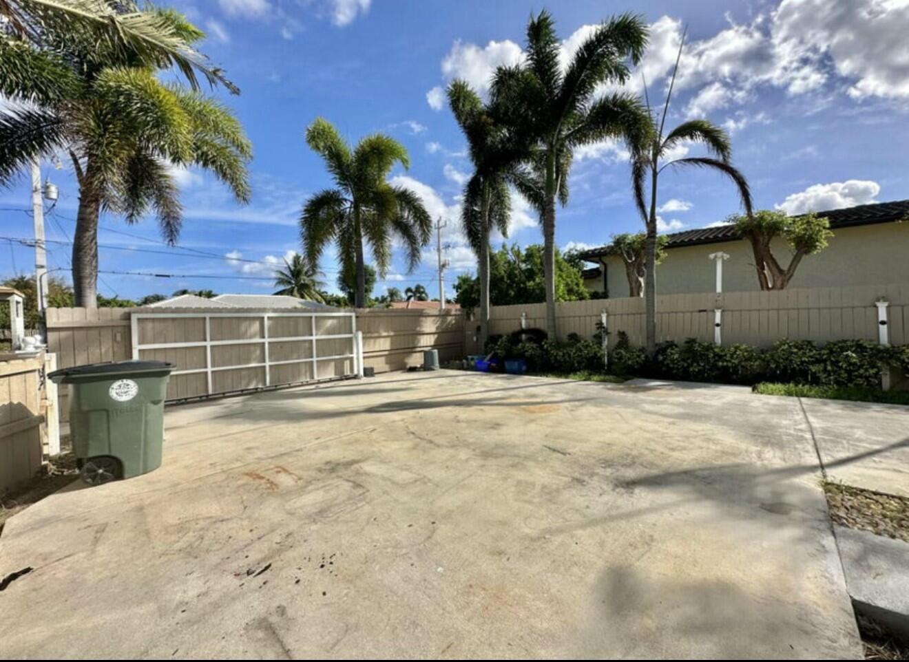 DELRAY MNR - Residential Lease