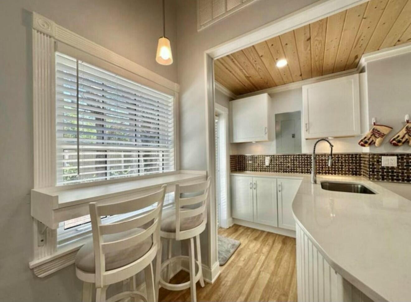 DELRAY MNR - Residential Lease