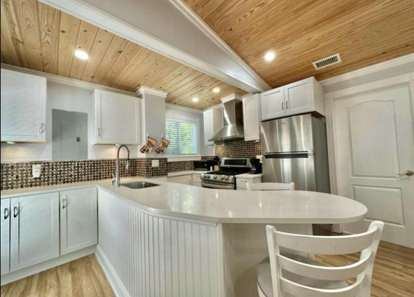 DELRAY MNR - Residential Lease