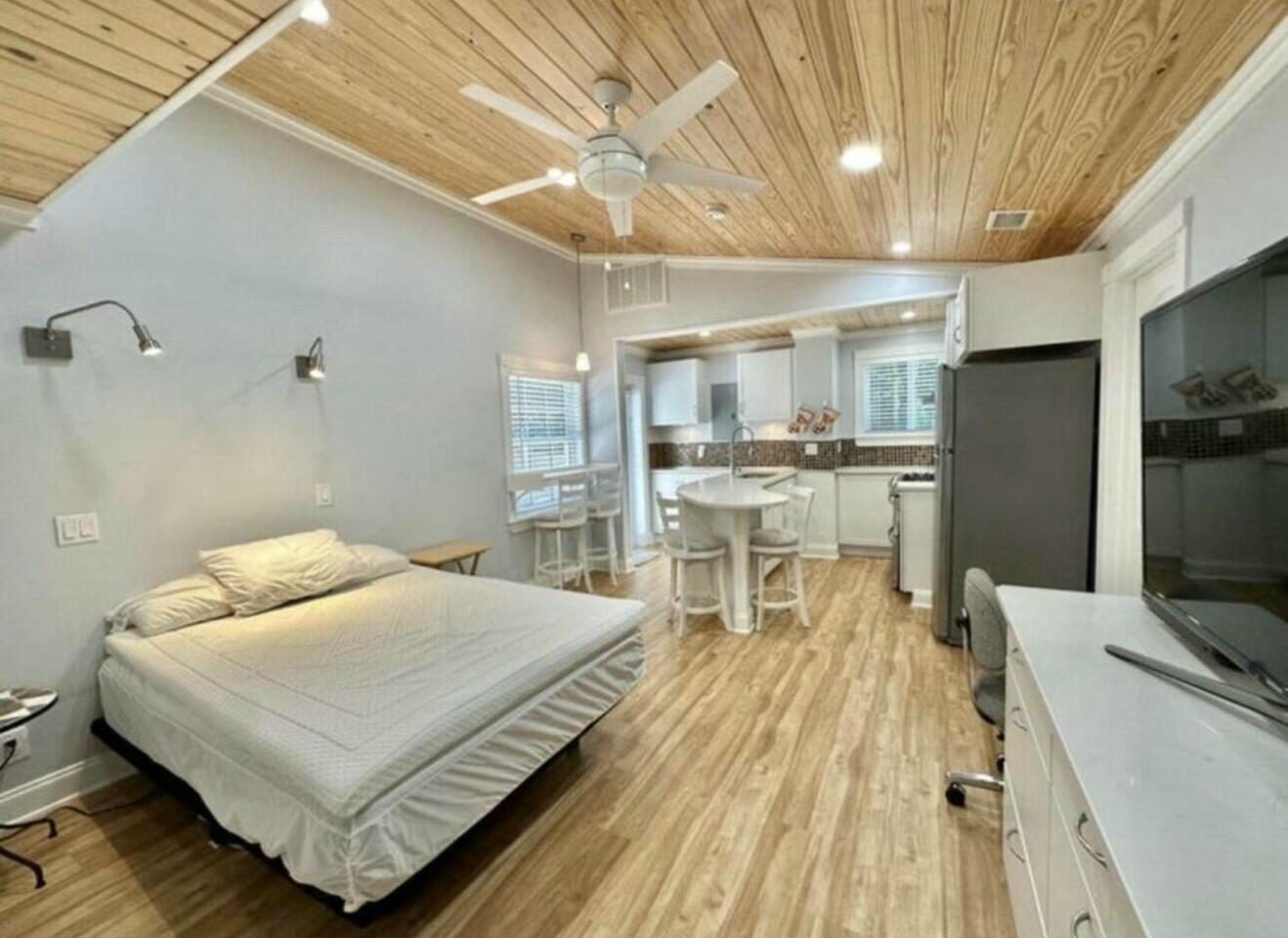 DELRAY MNR - Residential Lease