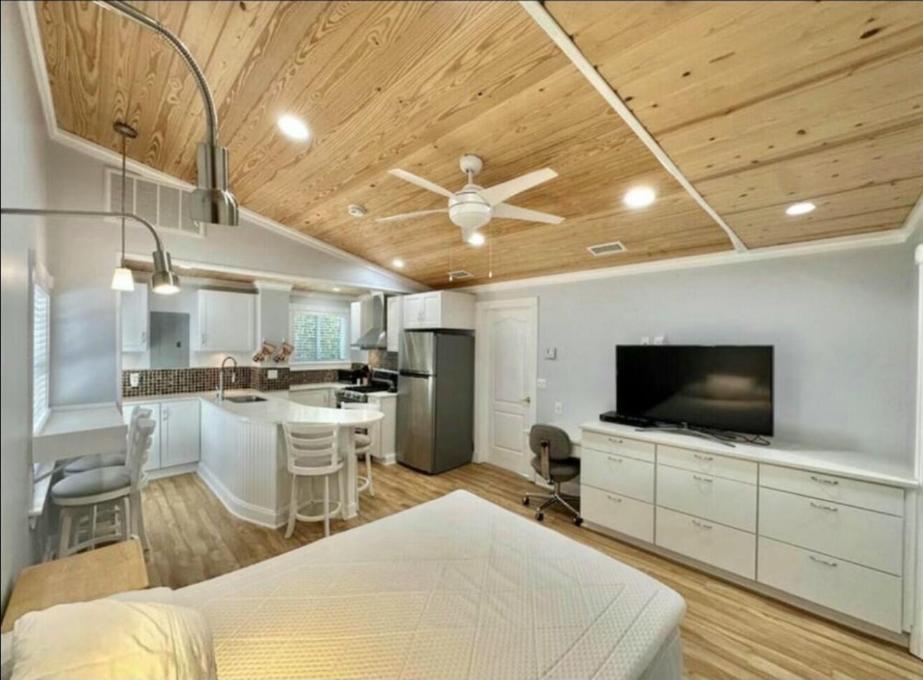 DELRAY MNR - Residential Lease