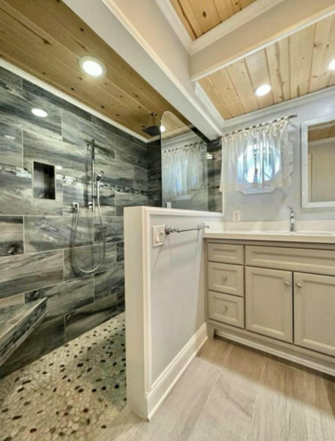DELRAY MNR - Residential Lease