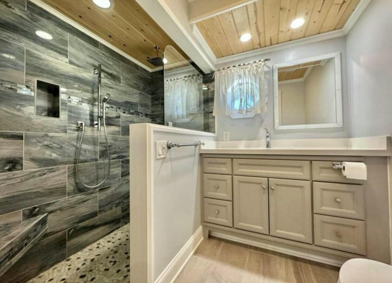DELRAY MNR - Residential Lease