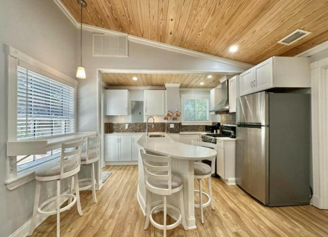 DELRAY MNR - Residential Lease