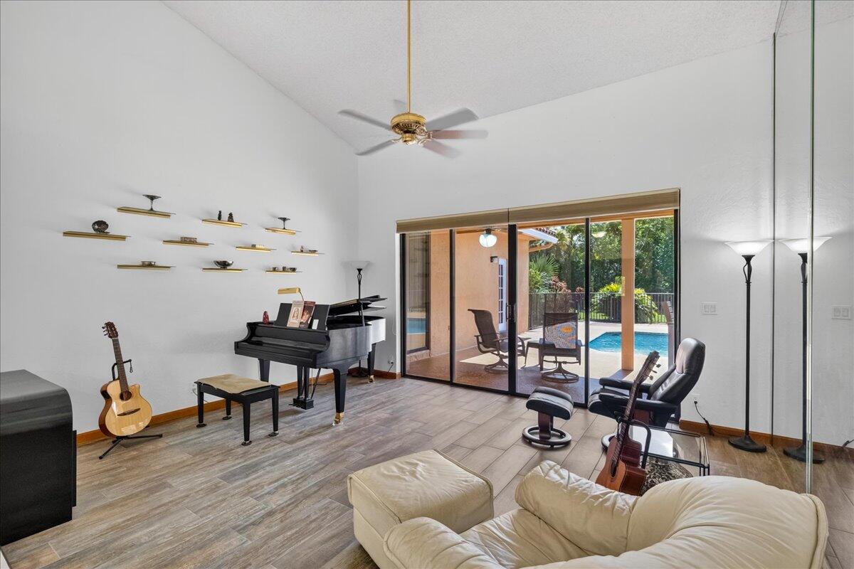 WHISPERING WOODS - Residential