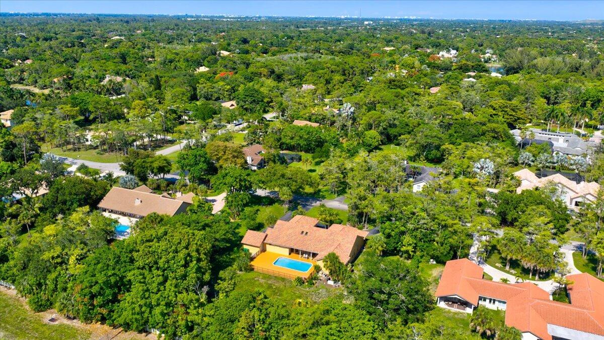 WHISPERING WOODS - Residential