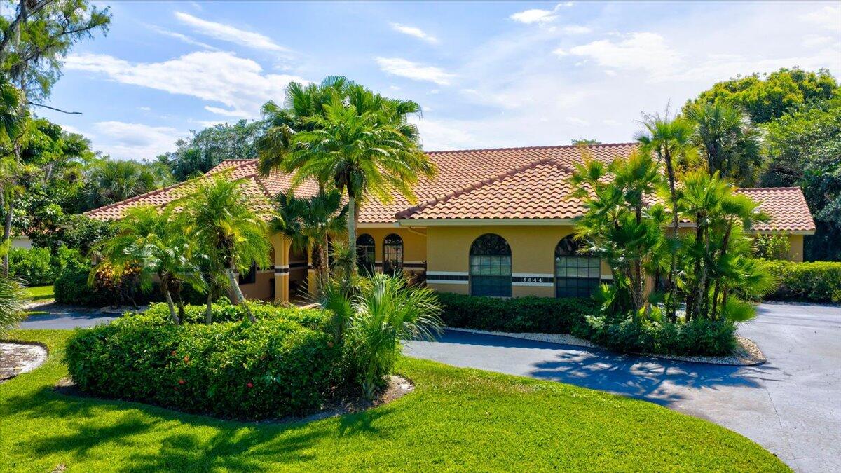 WHISPERING WOODS - Residential