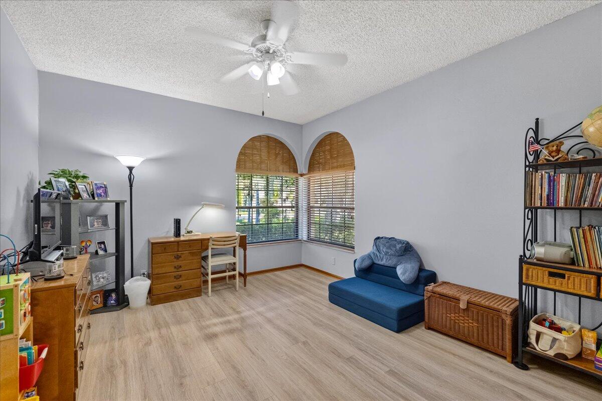 WHISPERING WOODS - Residential