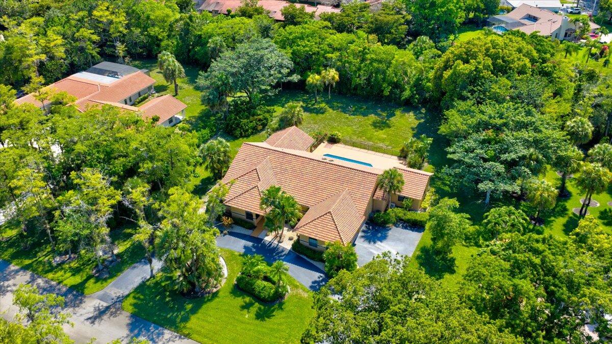 WHISPERING WOODS - Residential