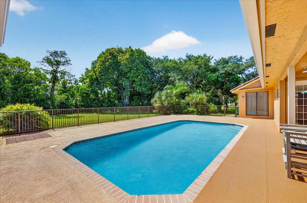 WHISPERING WOODS - Residential