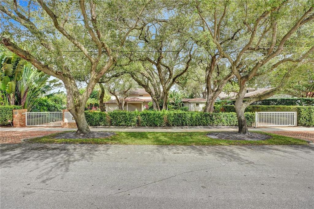 *RIO VISTA OPPORTUNITY* 153' WATERFRONT ocean access, no fixed bridges property on sought after N. Rio Vista Blvd. Directly on the New River with new (2017) 100' CONCRETE DOCK. Rarely available lot size with approx 29,922 sq ft. and gorgeous VIEWS! Gracious and charming updated 3 bedroom 3.5 bath, plus an office overlooking the pool and gardens. Also a separate 1 bedroom/1 bath guest quarters (2009). Gated, circular driveway, 3 car garage parking. Primary bedroom & bathroom are the only rooms on the second floor. Elevator. Wonderful screened in loggia, fully equipped outdoor kitchen overlooks the waterfront, pool & lush gardens.