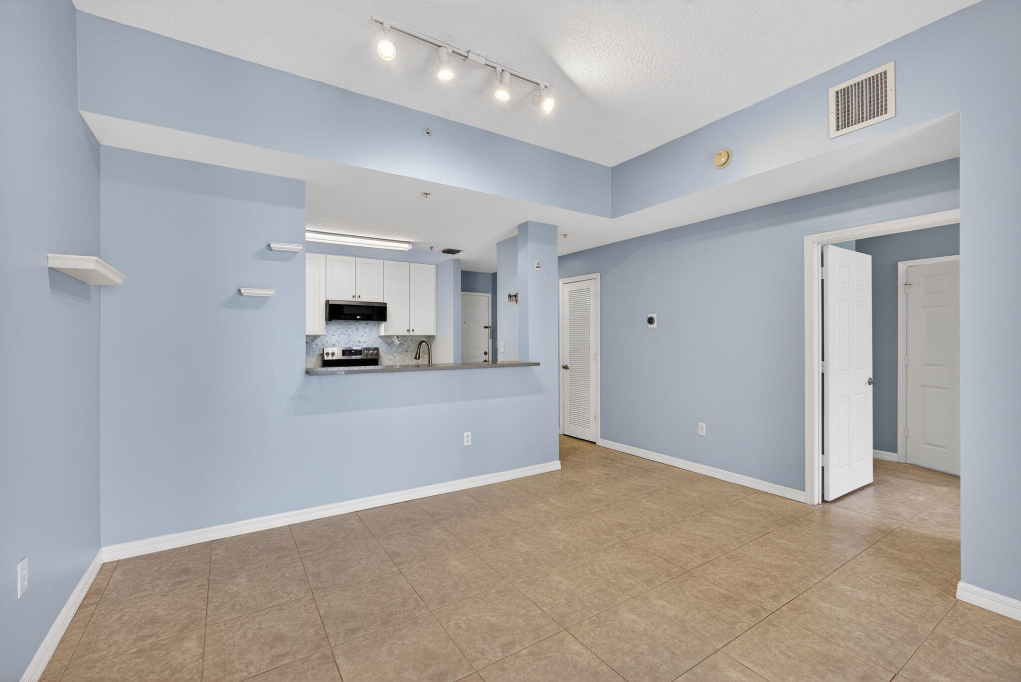 Village At Abacoa Condo - Residential