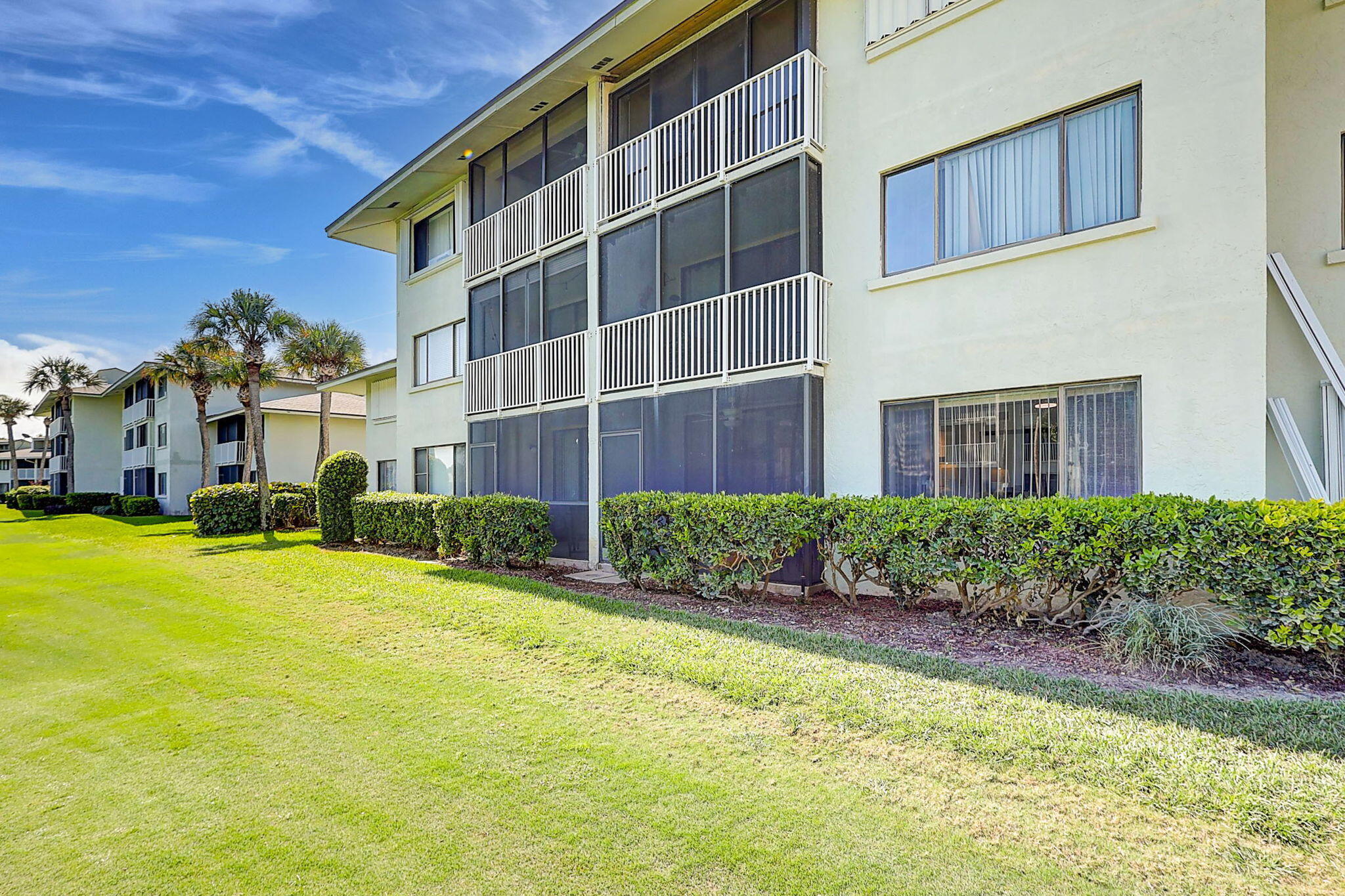 GOLF VILLAS - Residential