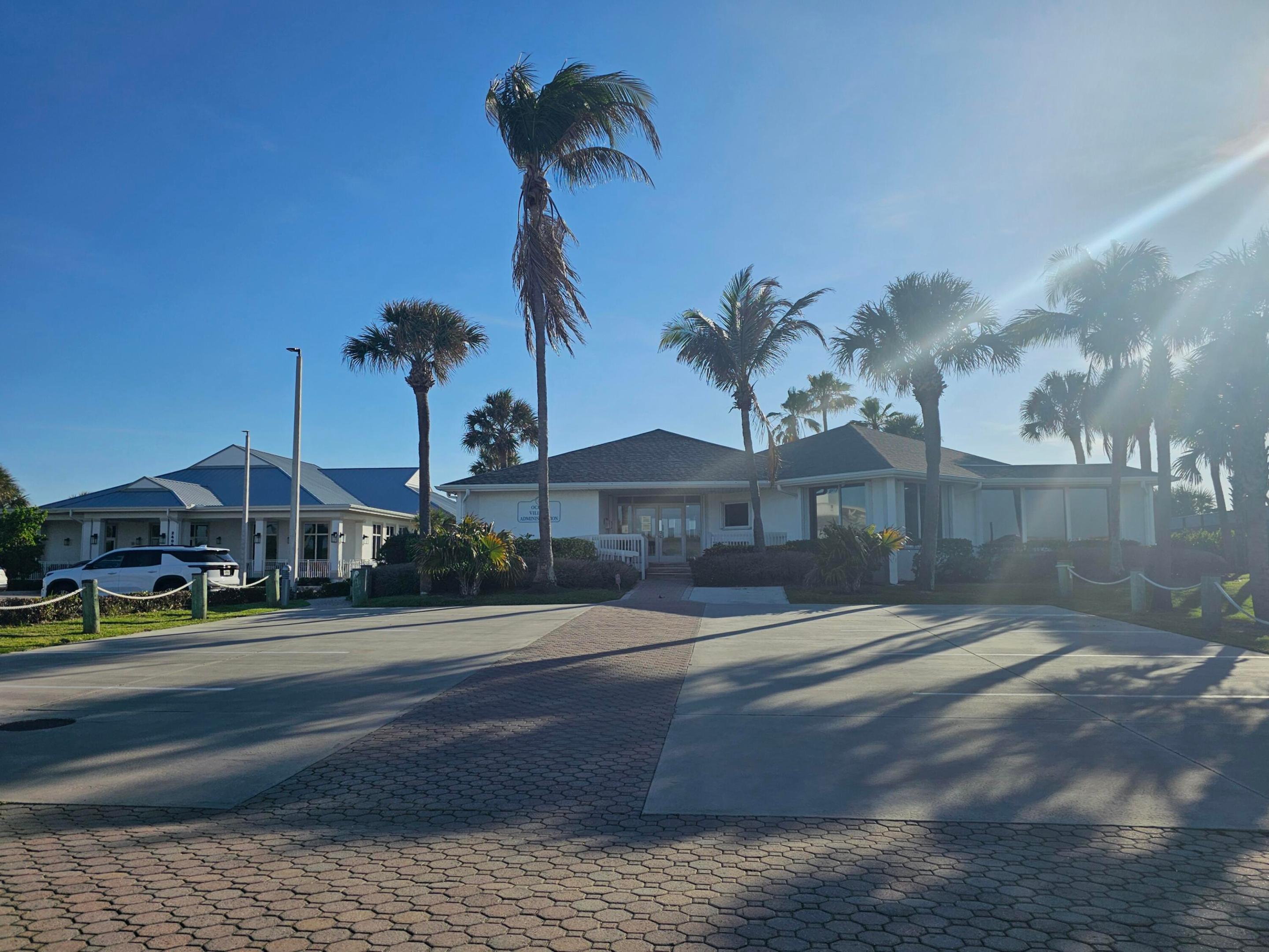 GOLF VILLAS - Residential