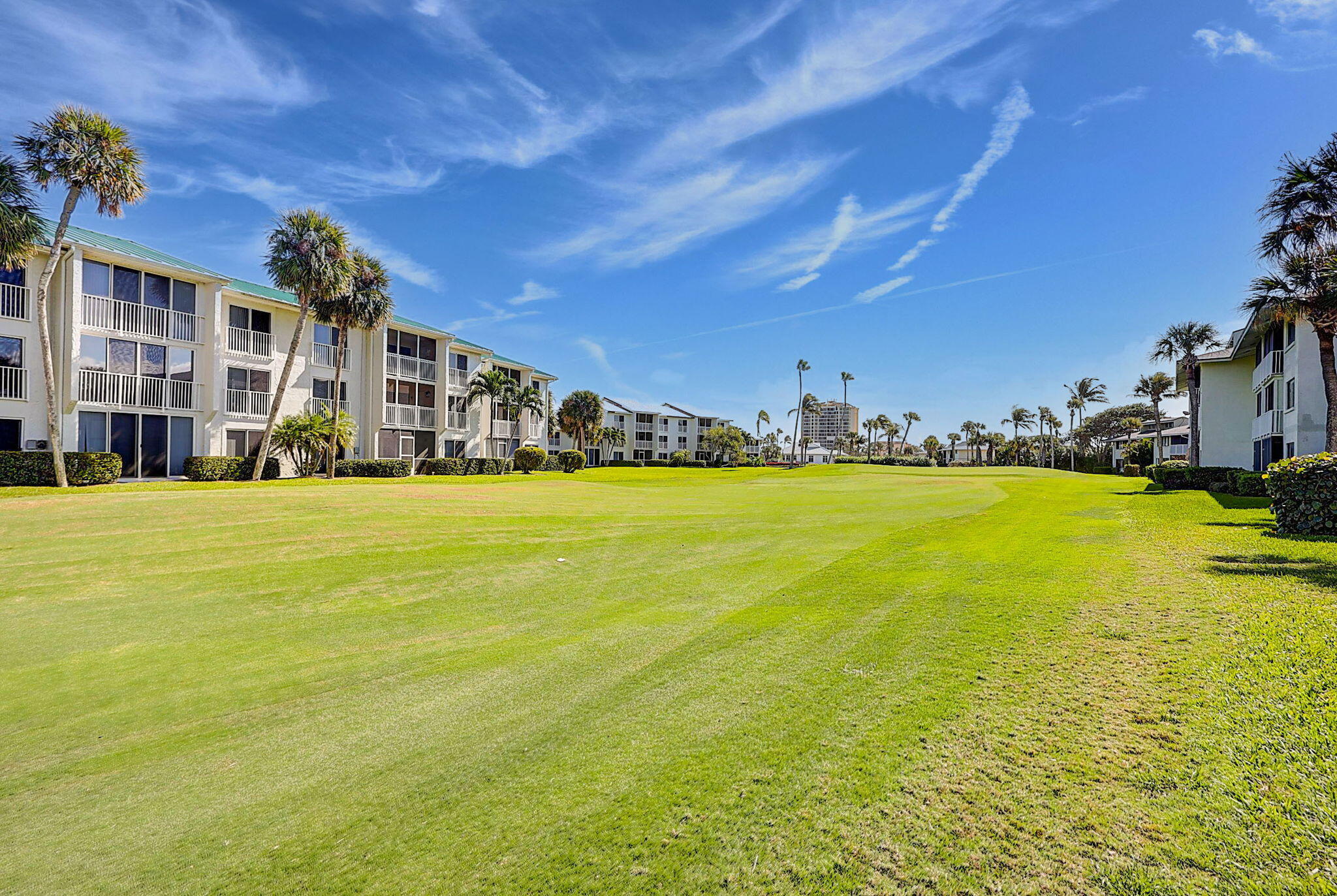 GOLF VILLAS - Residential