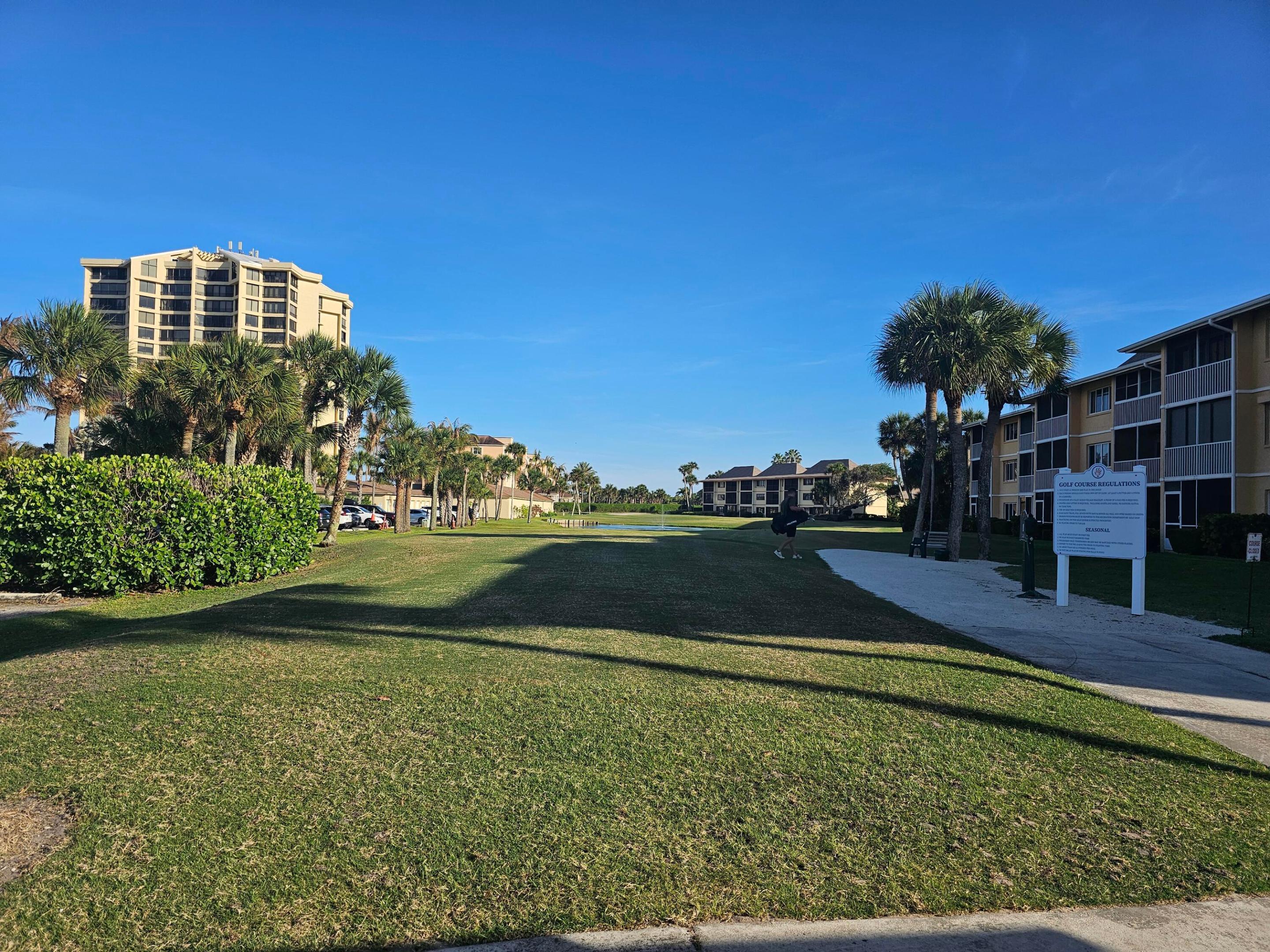 GOLF VILLAS - Residential