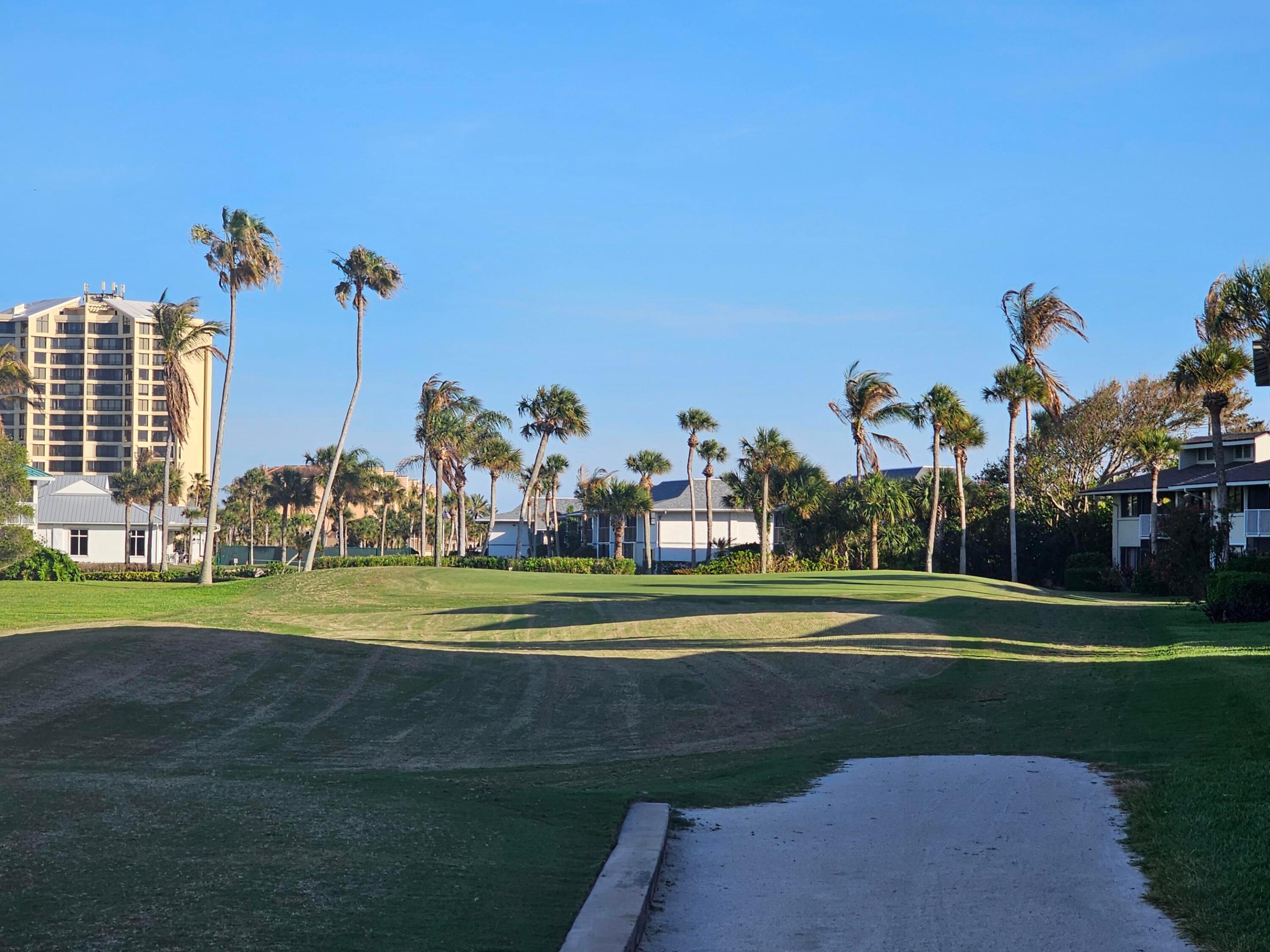 GOLF VILLAS - Residential