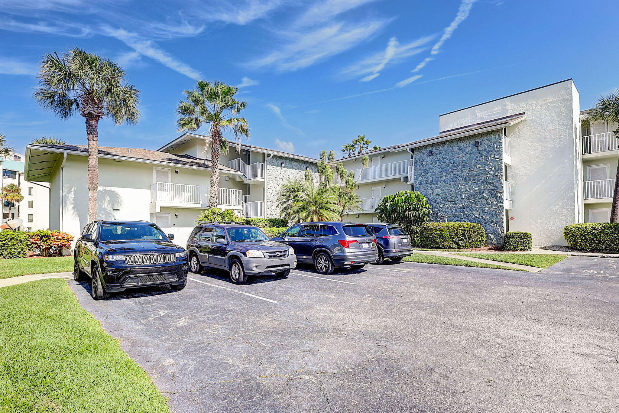 GOLF VILLAS - Residential