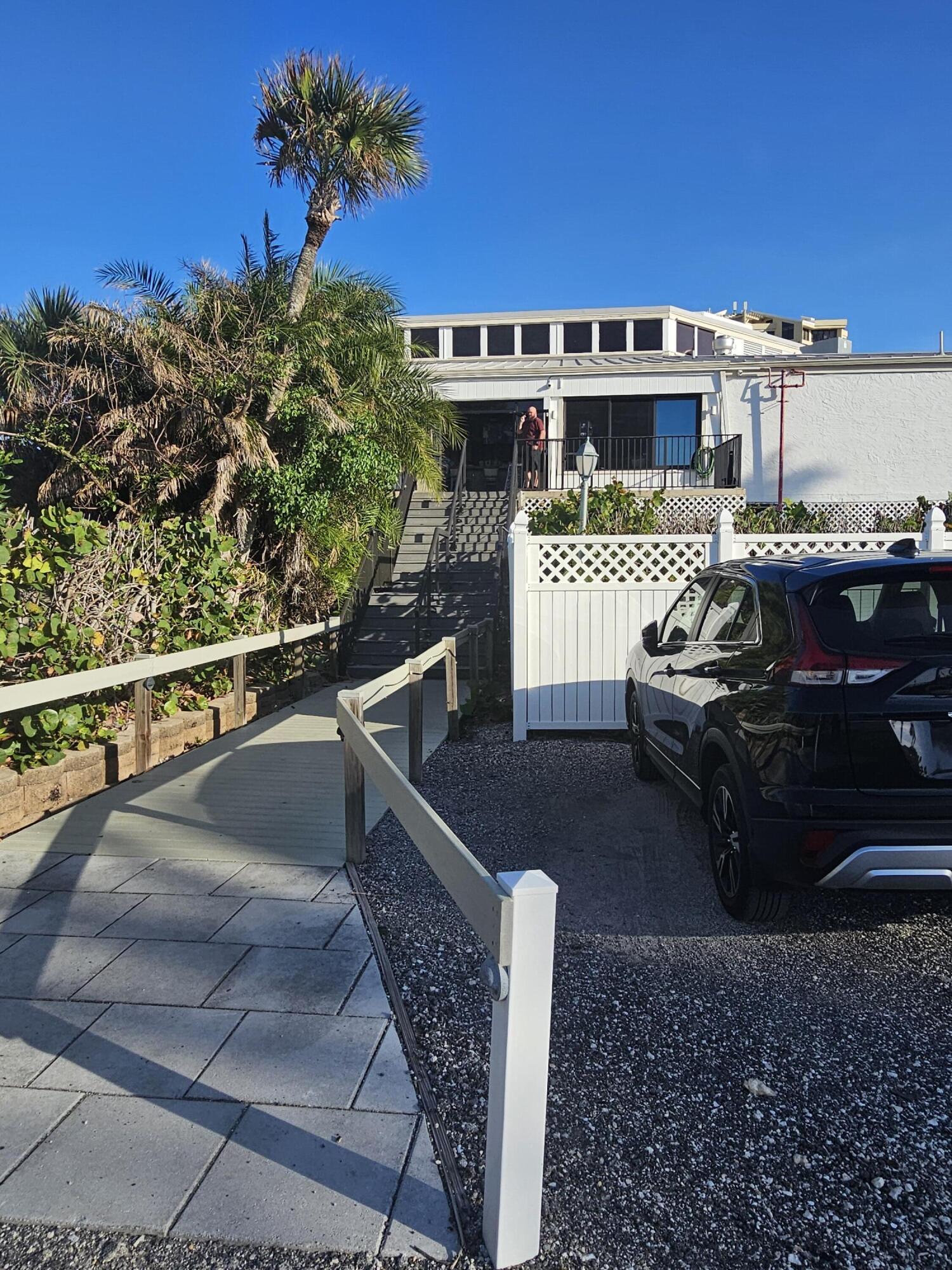GOLF VILLAS - Residential