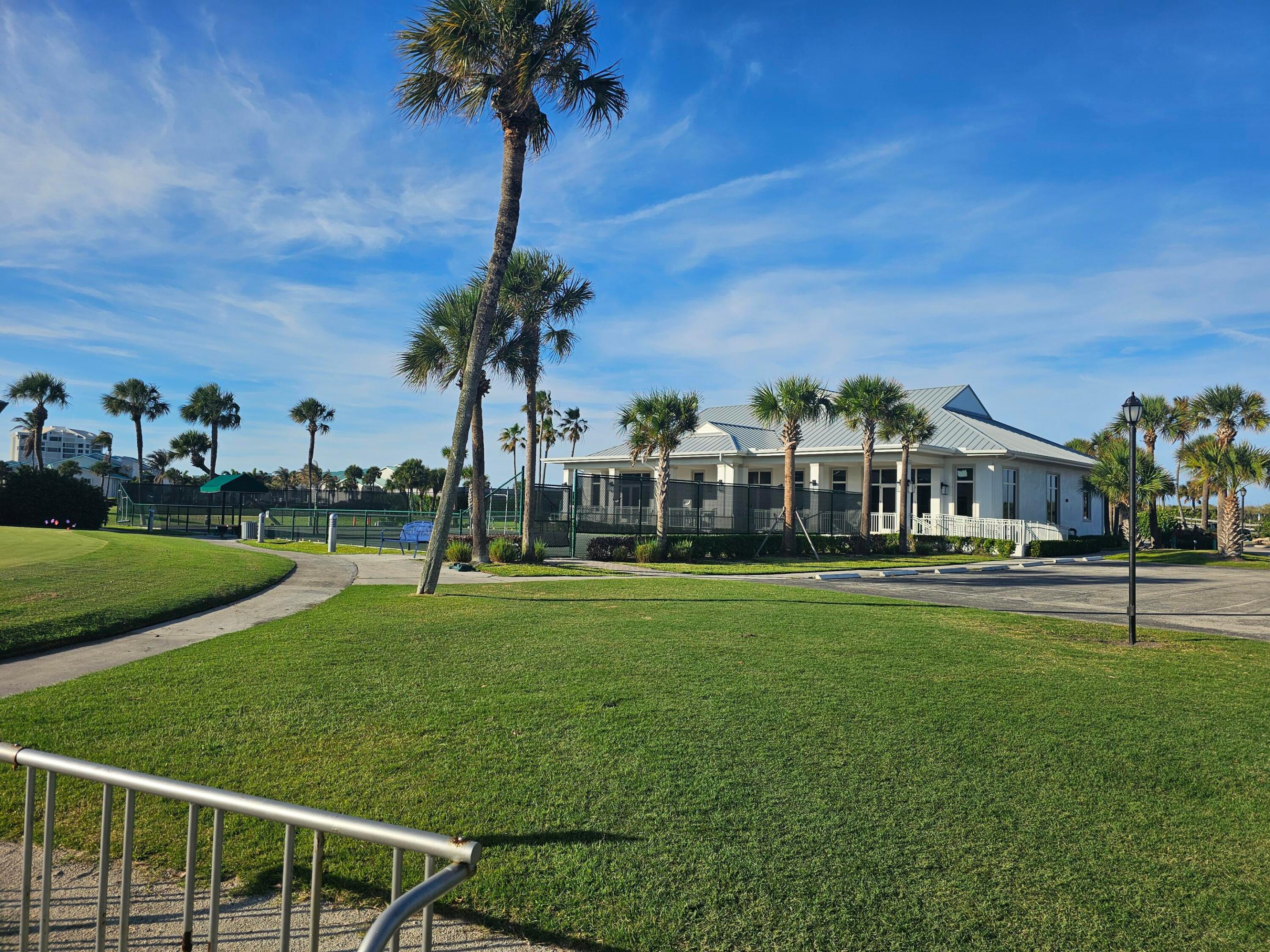 GOLF VILLAS - Residential