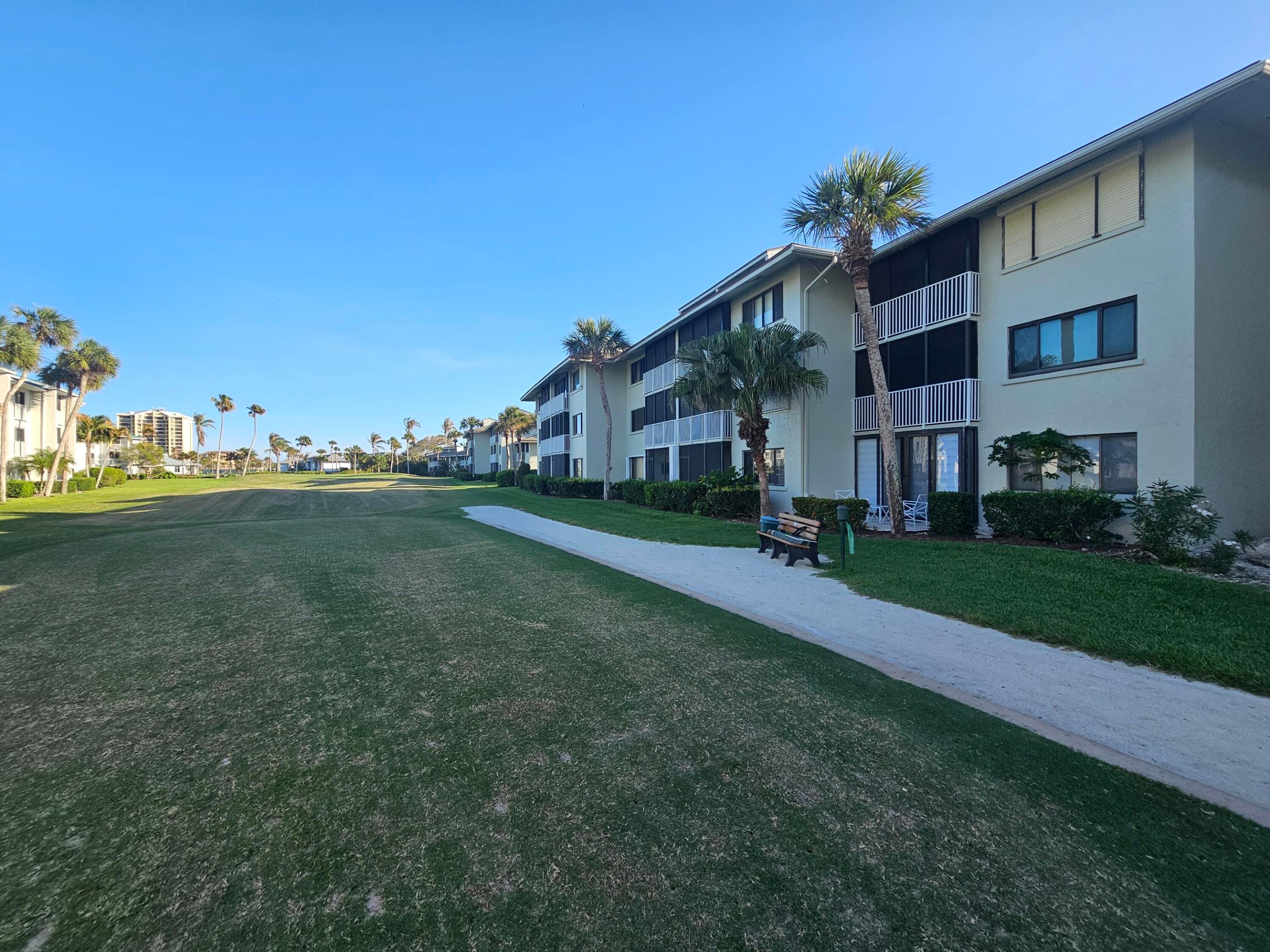 GOLF VILLAS - Residential
