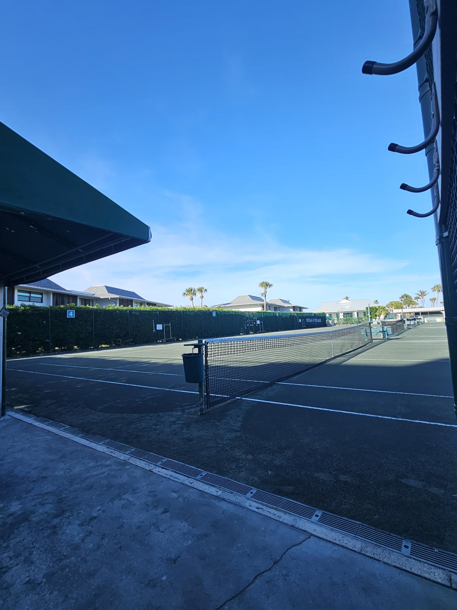 GOLF VILLAS - Residential