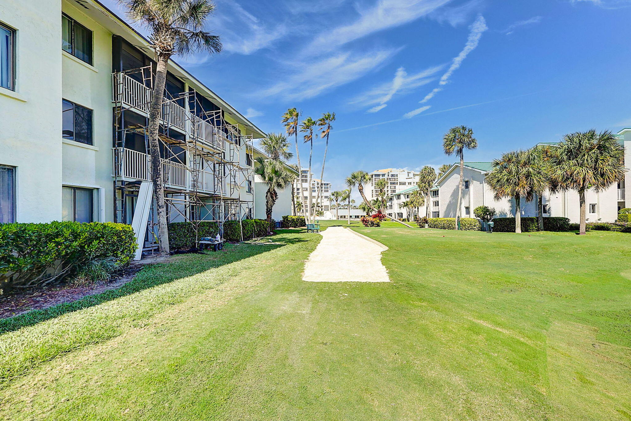 GOLF VILLAS - Residential