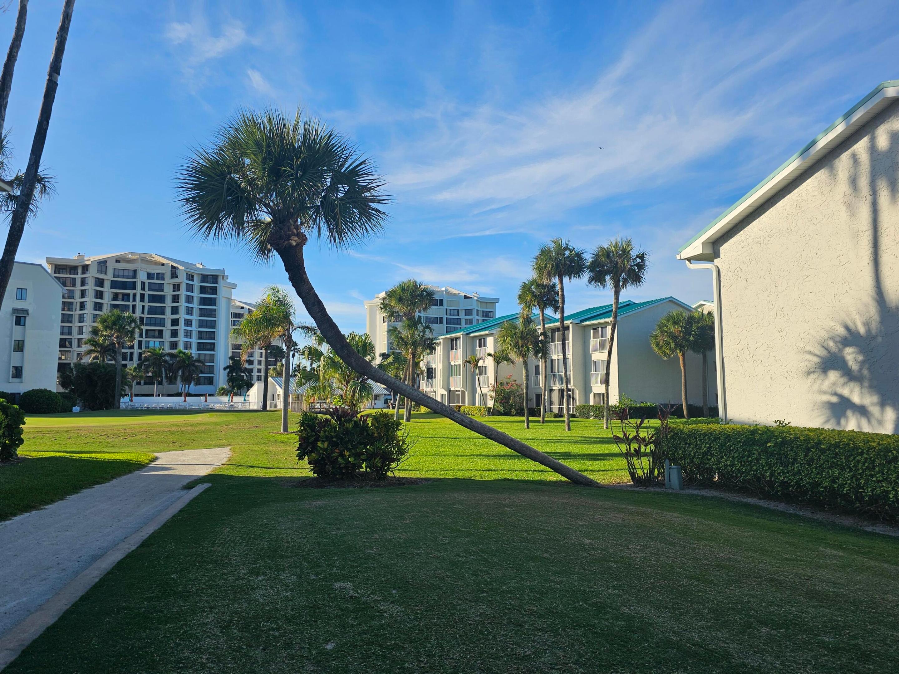 GOLF VILLAS - Residential