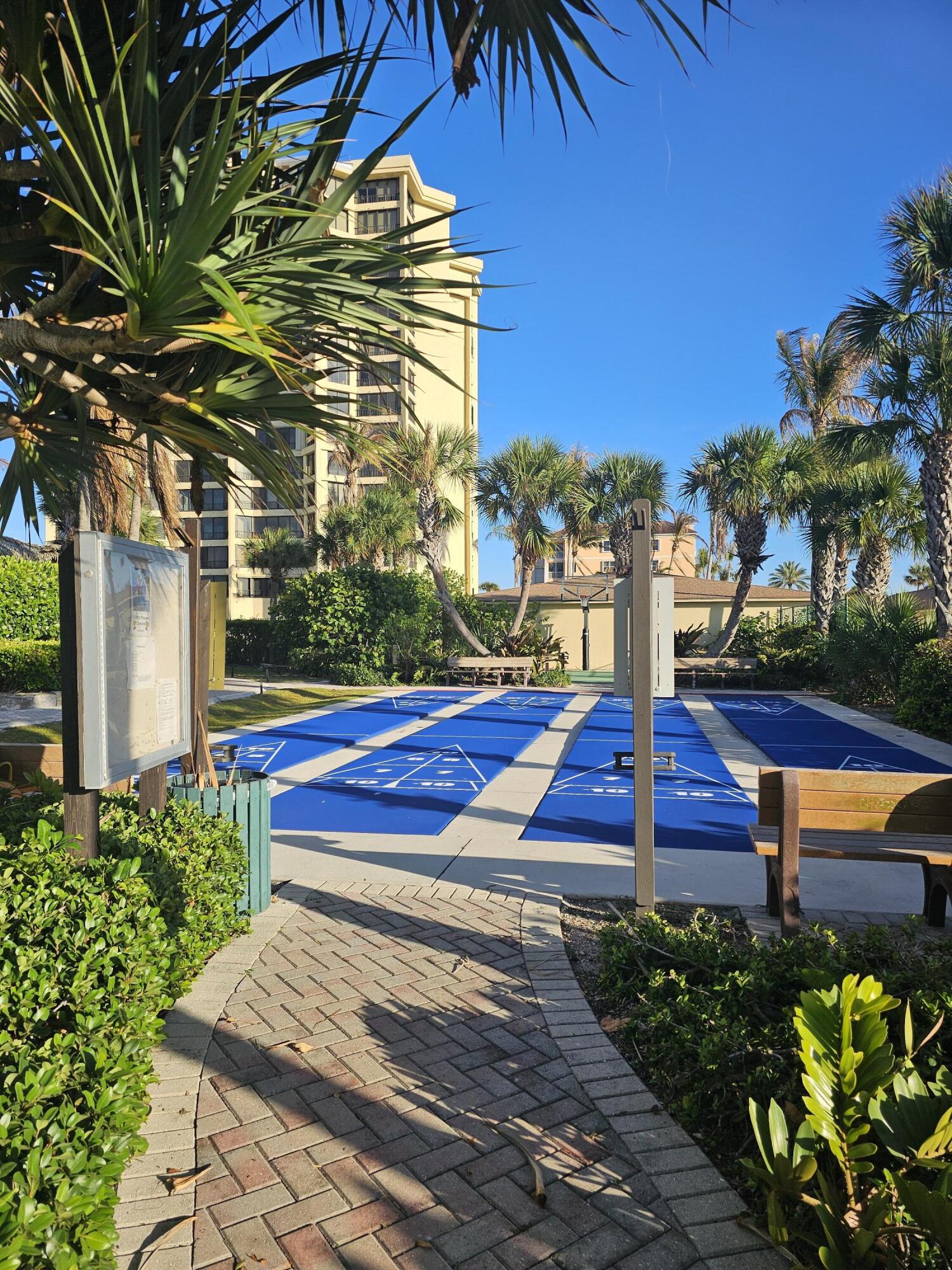 GOLF VILLAS - Residential