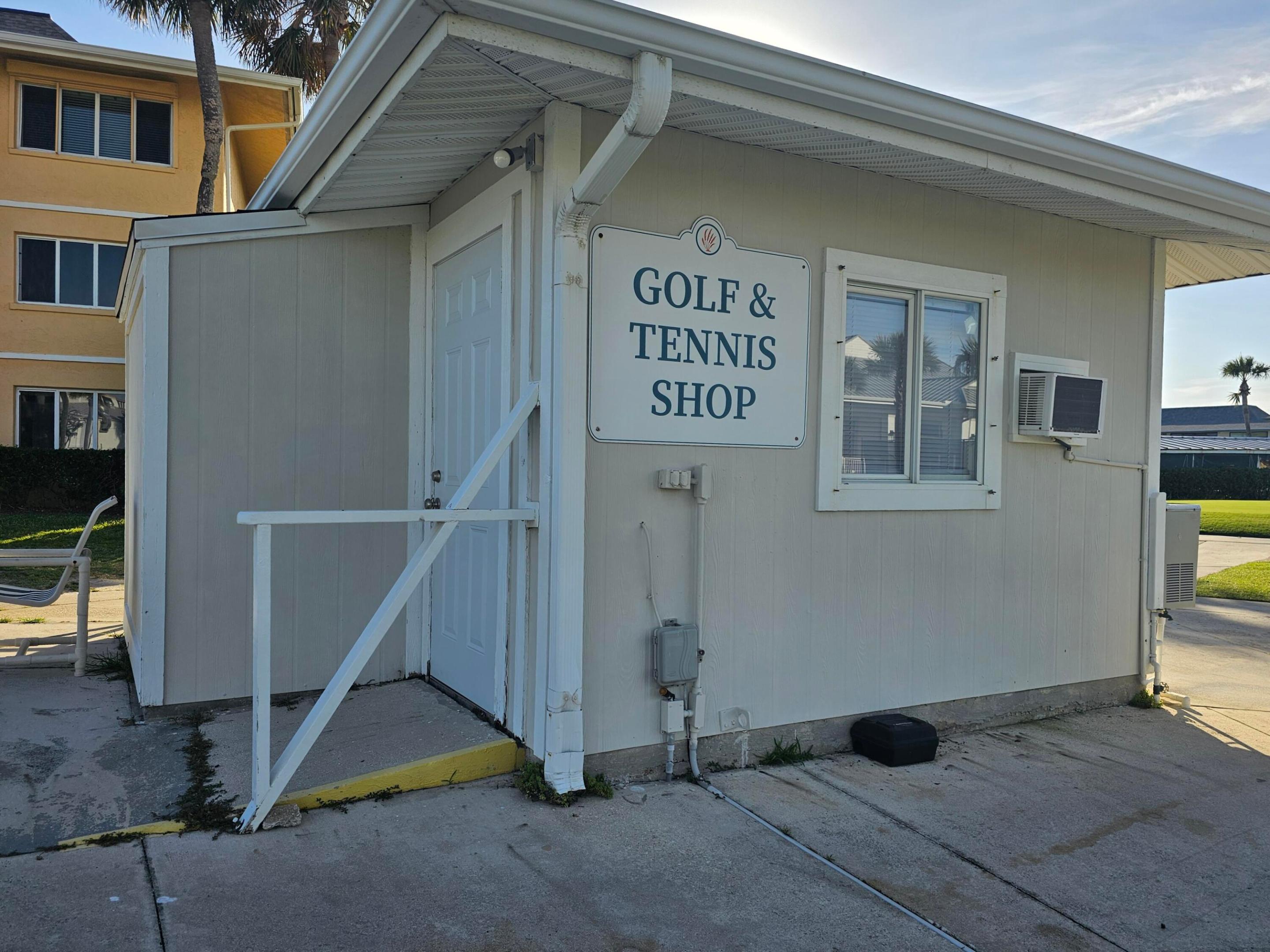 GOLF VILLAS - Residential