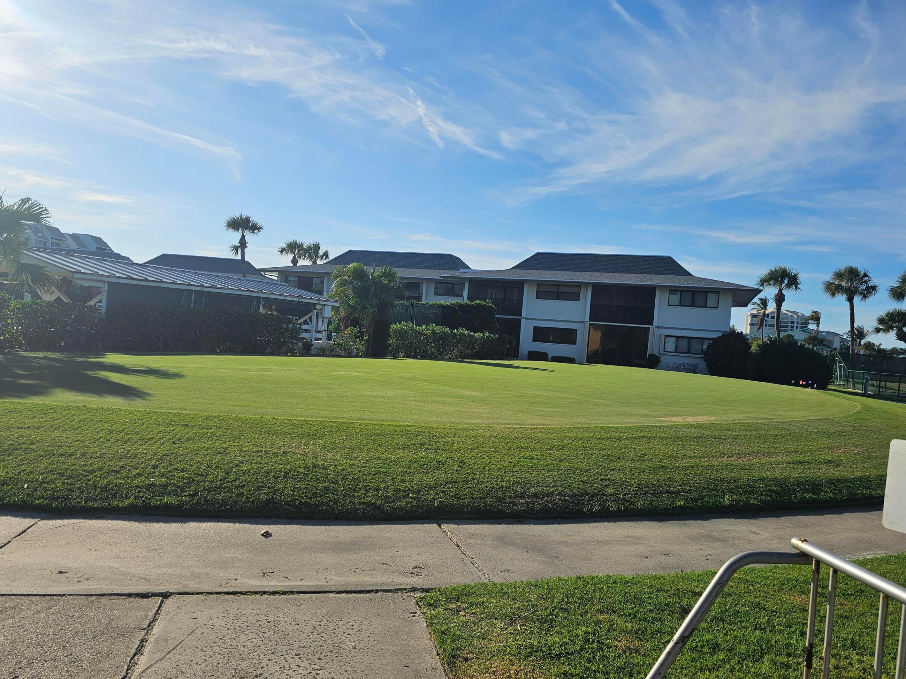 GOLF VILLAS - Residential