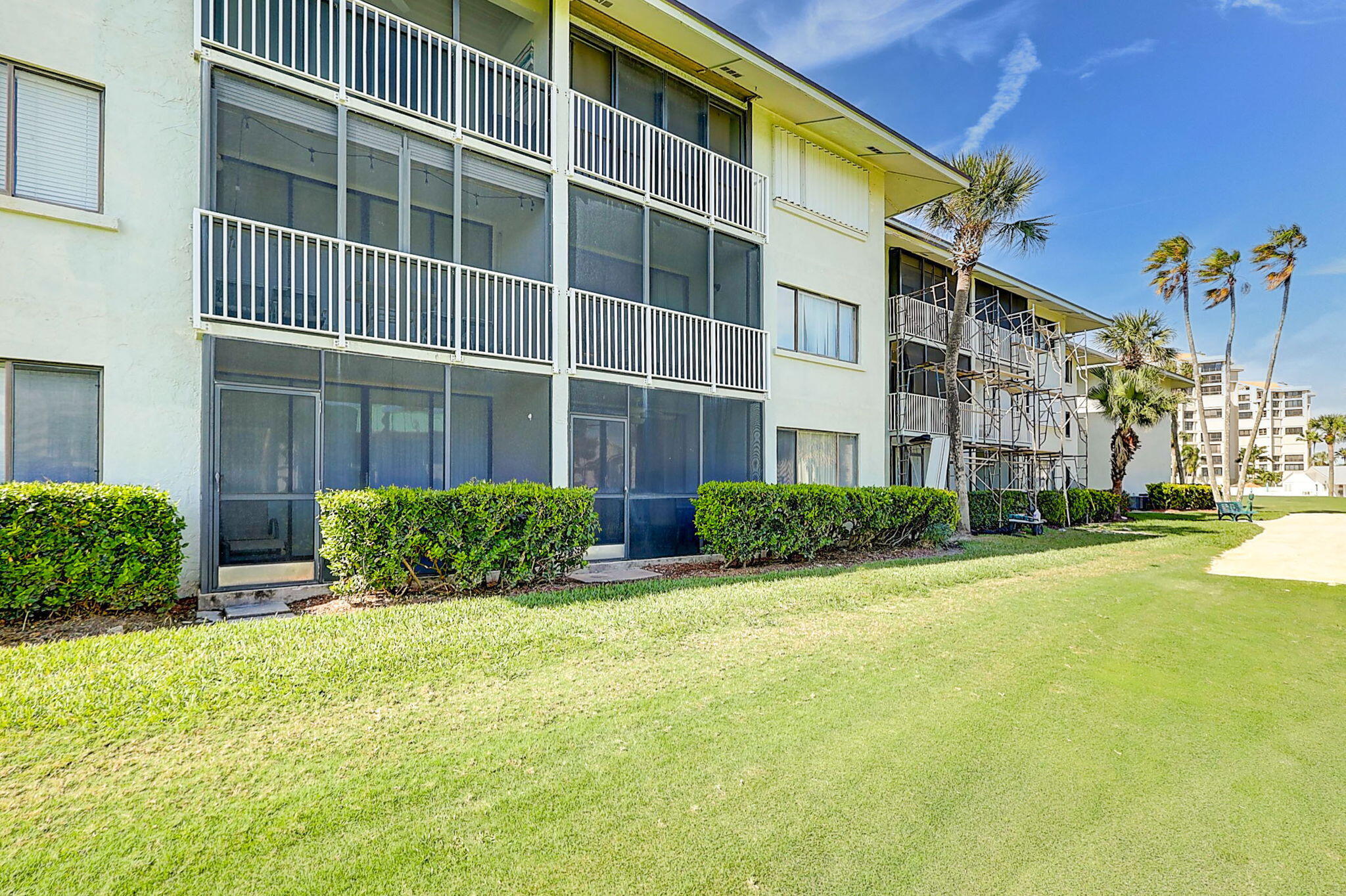 GOLF VILLAS - Residential