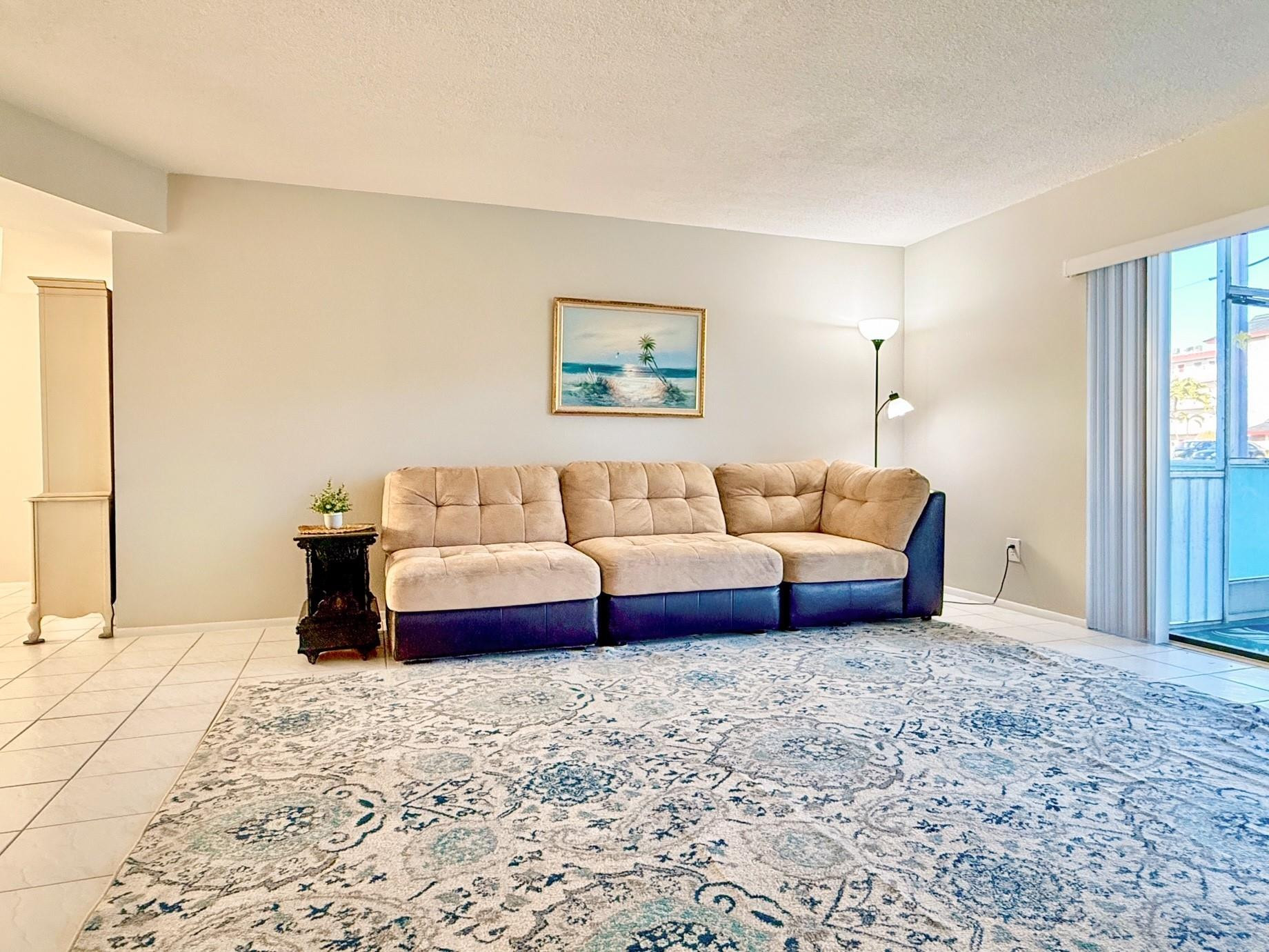 Emerald Condo - Residential